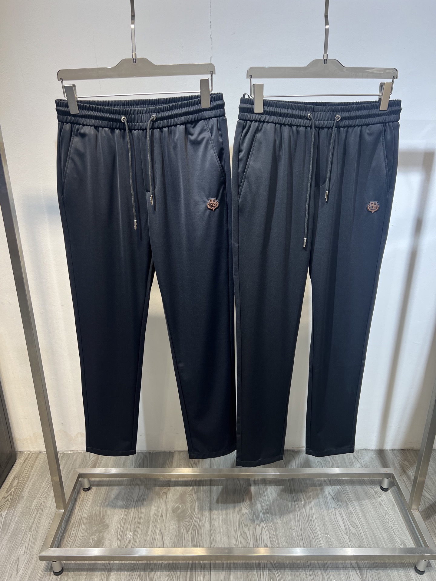   🆕🆕🆕【Loro Pina】诺U翩雅 2025ss春夏新品休闲裤待上⬆️新细节图！
