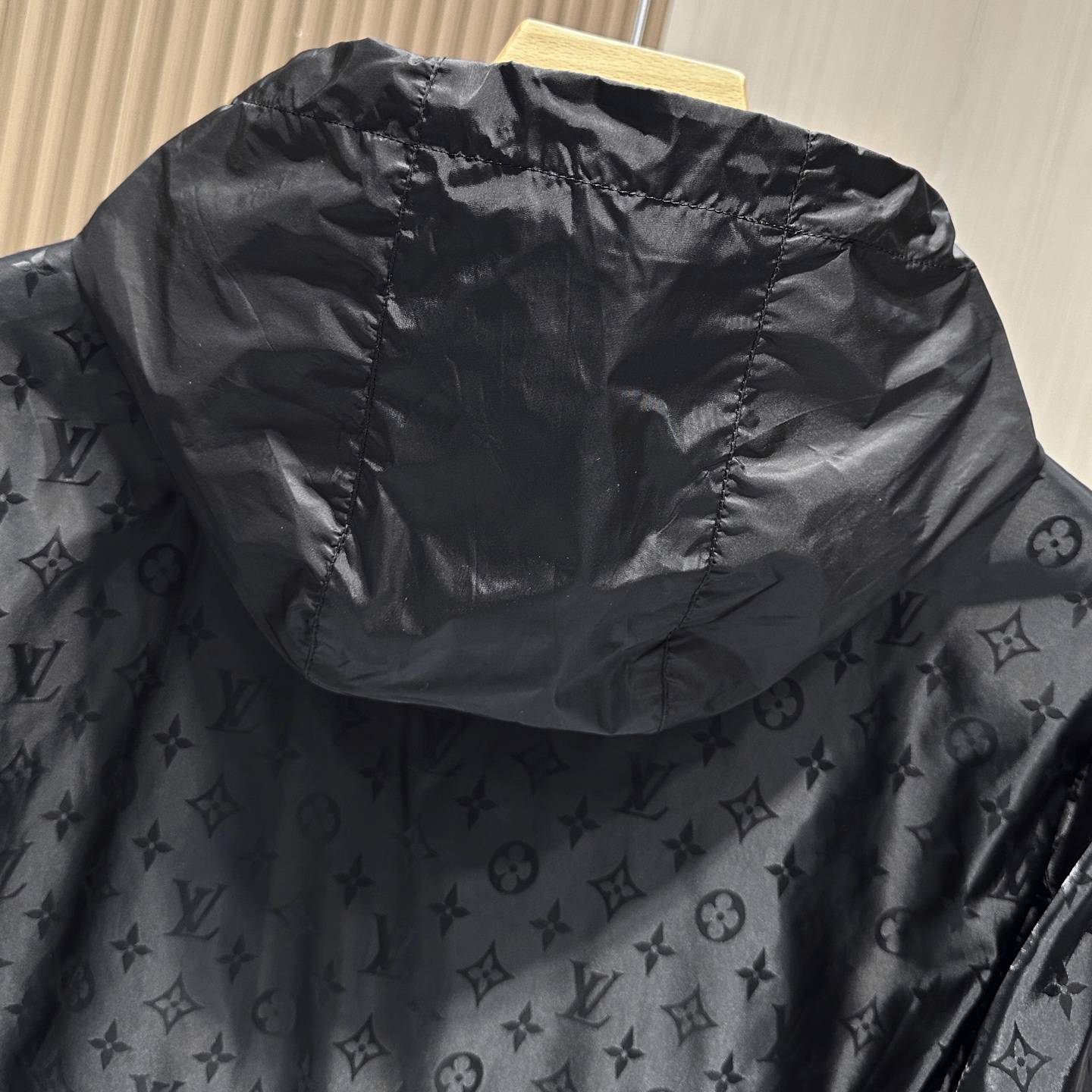 “High-Value Polyester Jacket with Aerobic Design and Classic Logo for Successful Men – Latest Series in Black” - 图片 8