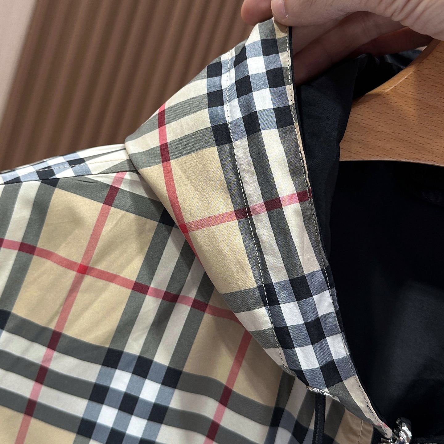 “Burberry Double-Faced Jackets: Original Custom Design with Face-Net, Windproof, and Heated Features” - 图片 4