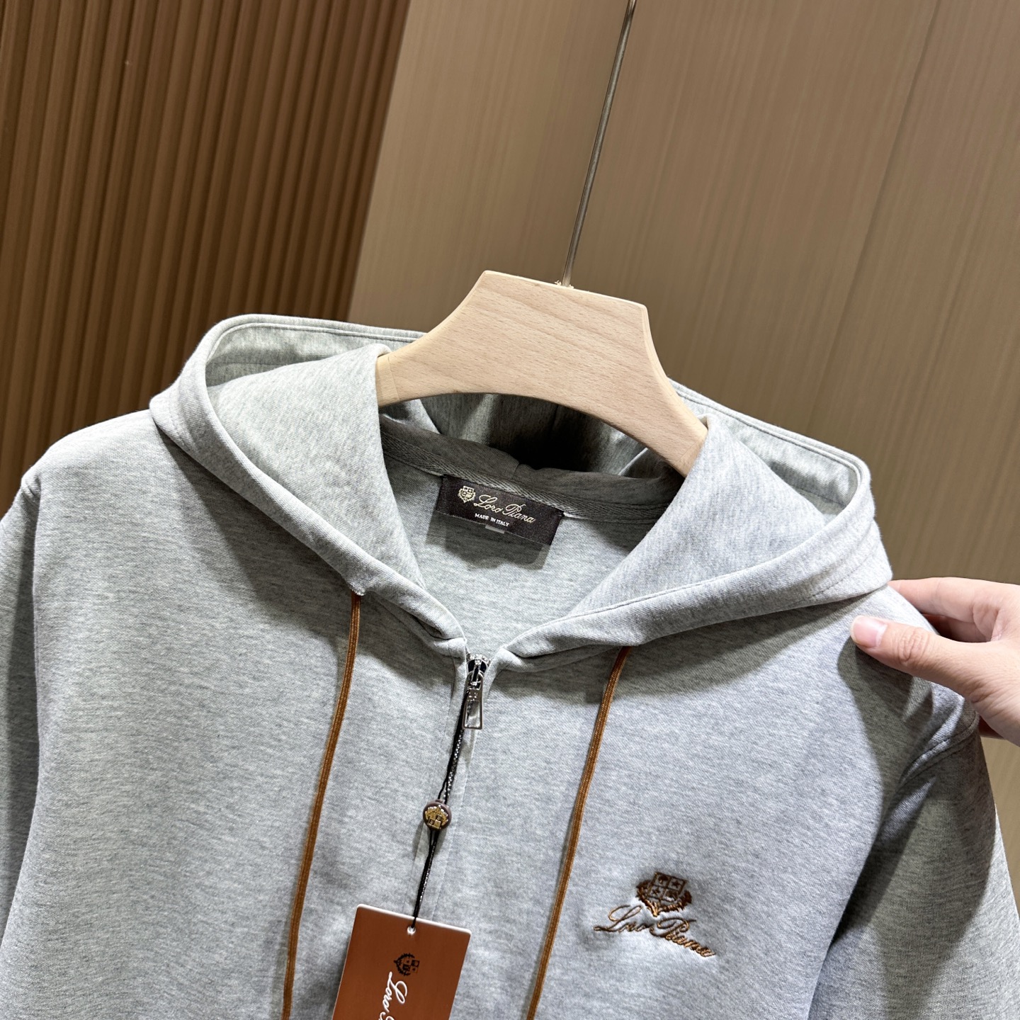 /套 🆕🆕🆕【Loro piana】老钱风经典图腾刺绣标识运动休闲套装Loro piana家新款套装以其