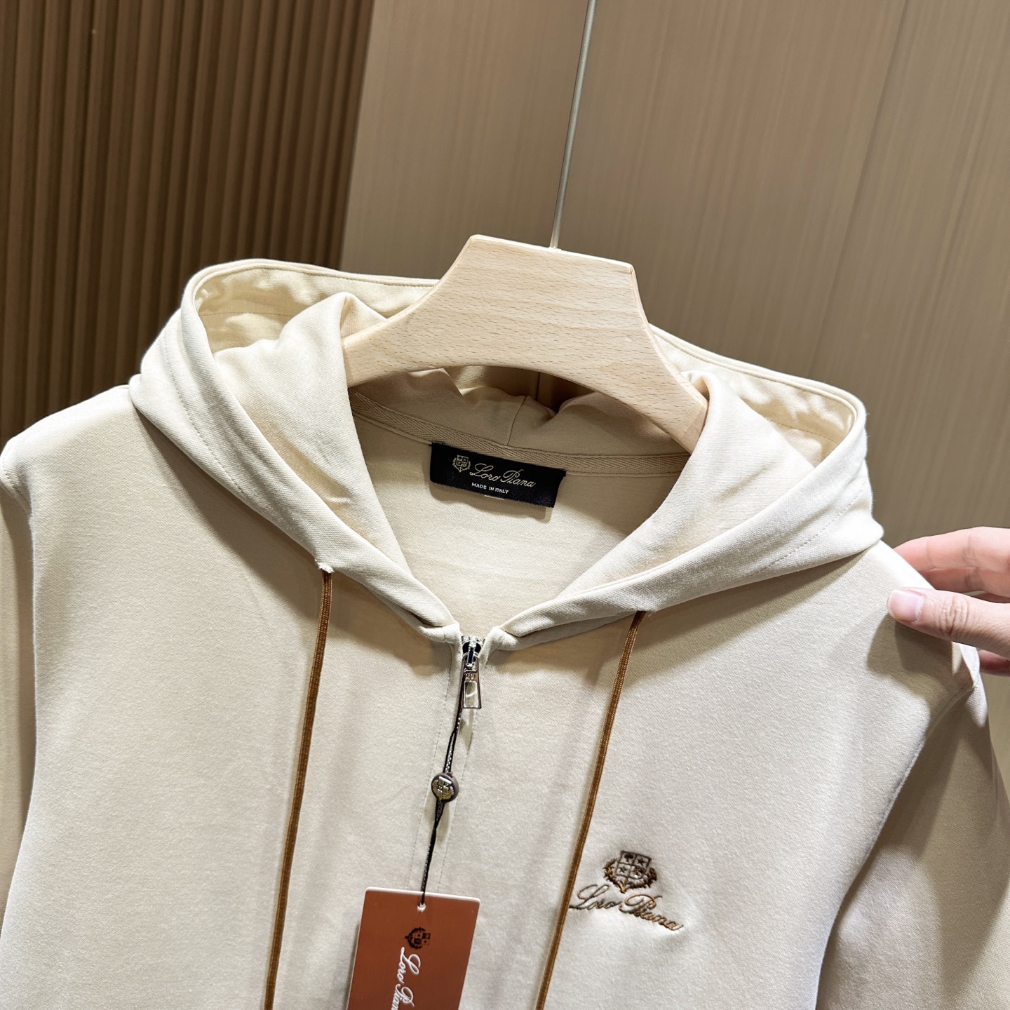 /套 🆕🆕🆕【Loro piana】老钱风经典图腾刺绣标识运动休闲套装Loro piana家新款套装以其