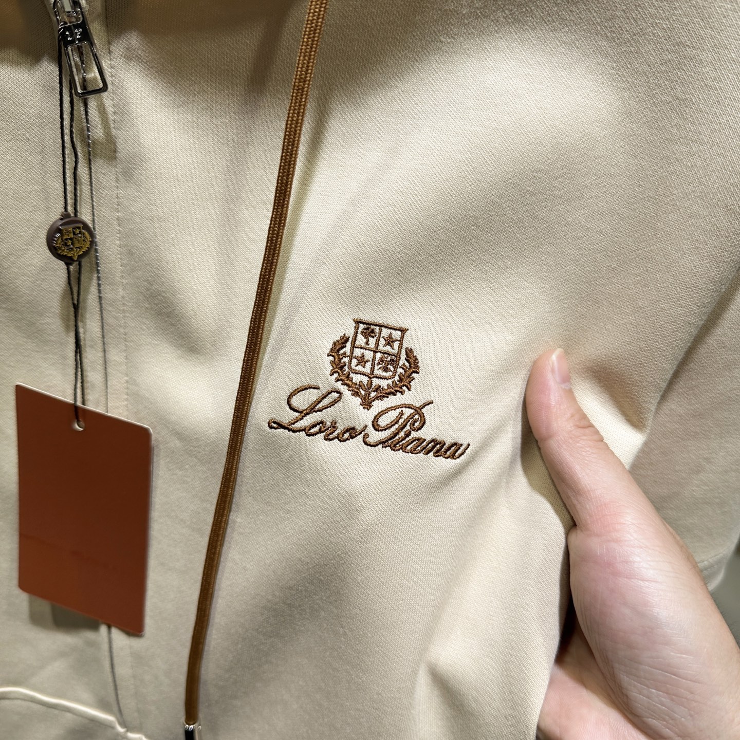 /套 🆕🆕🆕【Loro piana】老钱风经典图腾刺绣标识运动休闲套装Loro piana家新款套装以其