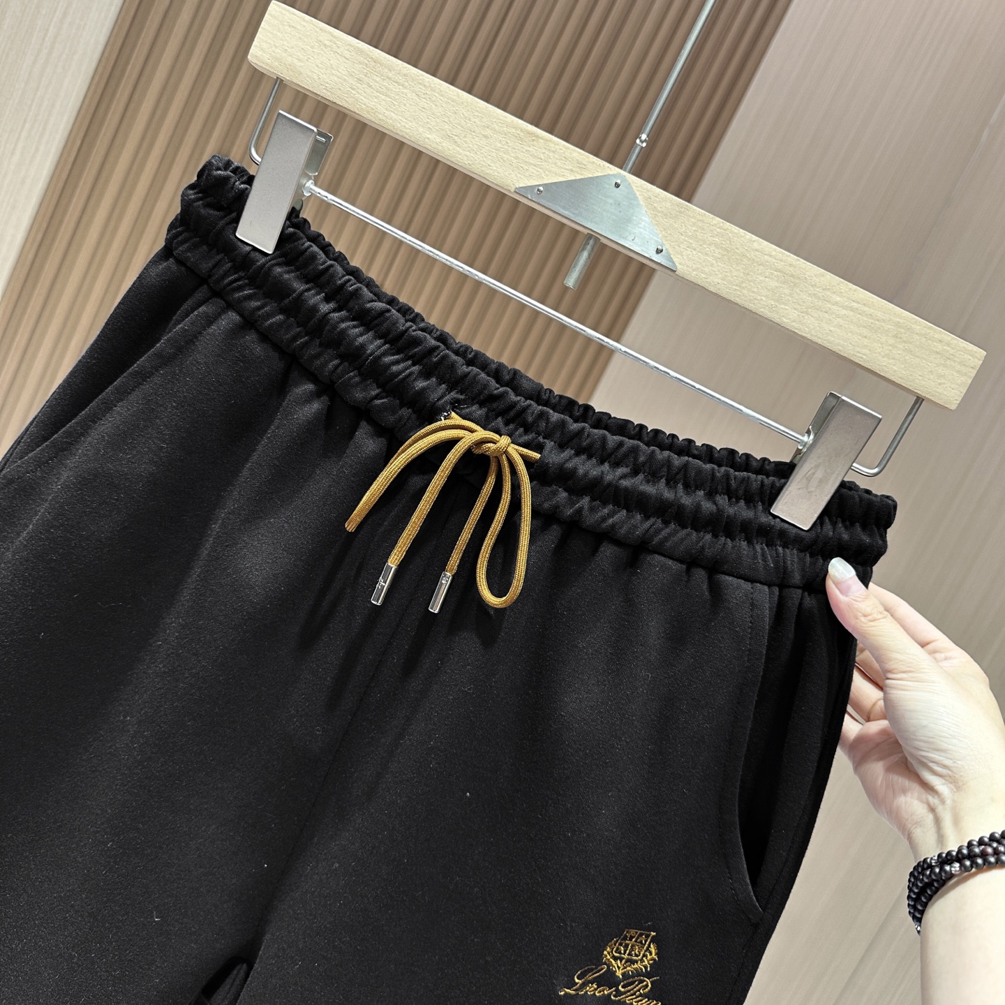 /套 🆕🆕🆕【Loro piana】老钱风经典图腾刺绣标识运动休闲套装Loro piana家新款套装以其