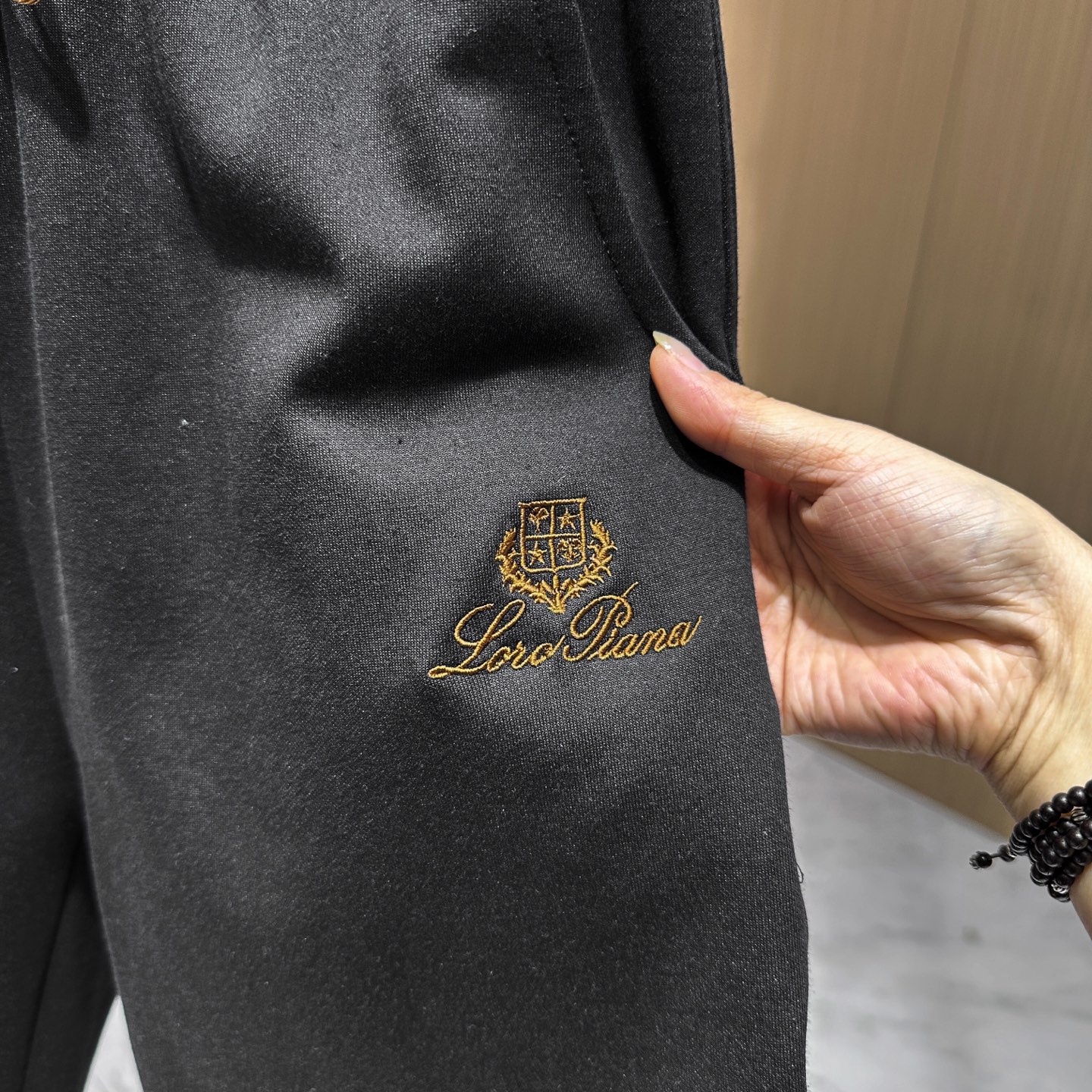/套 🆕🆕🆕【Loro piana】老钱风经典图腾刺绣标识运动休闲套装Loro piana家新款套装以其