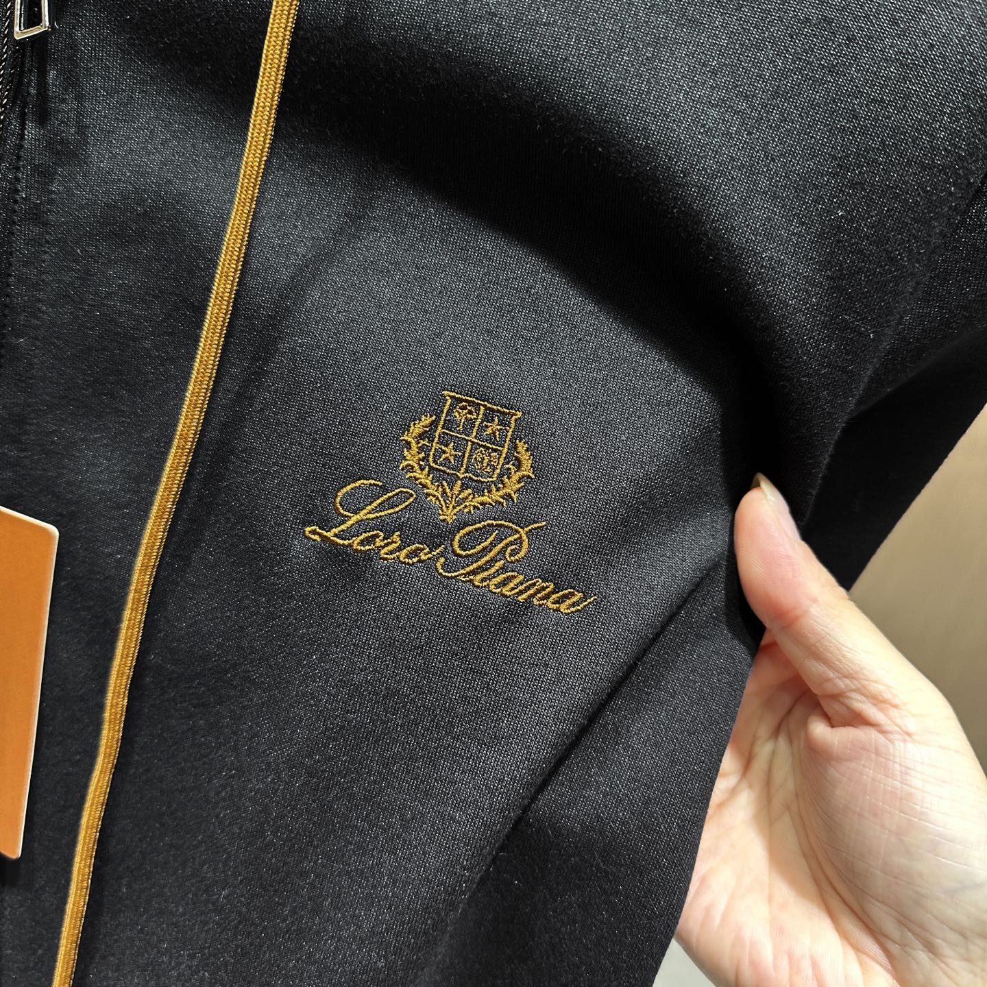 /套 🆕🆕🆕【Loro piana】老钱风经典图腾刺绣标识运动休闲套装Loro piana家新款套装以其