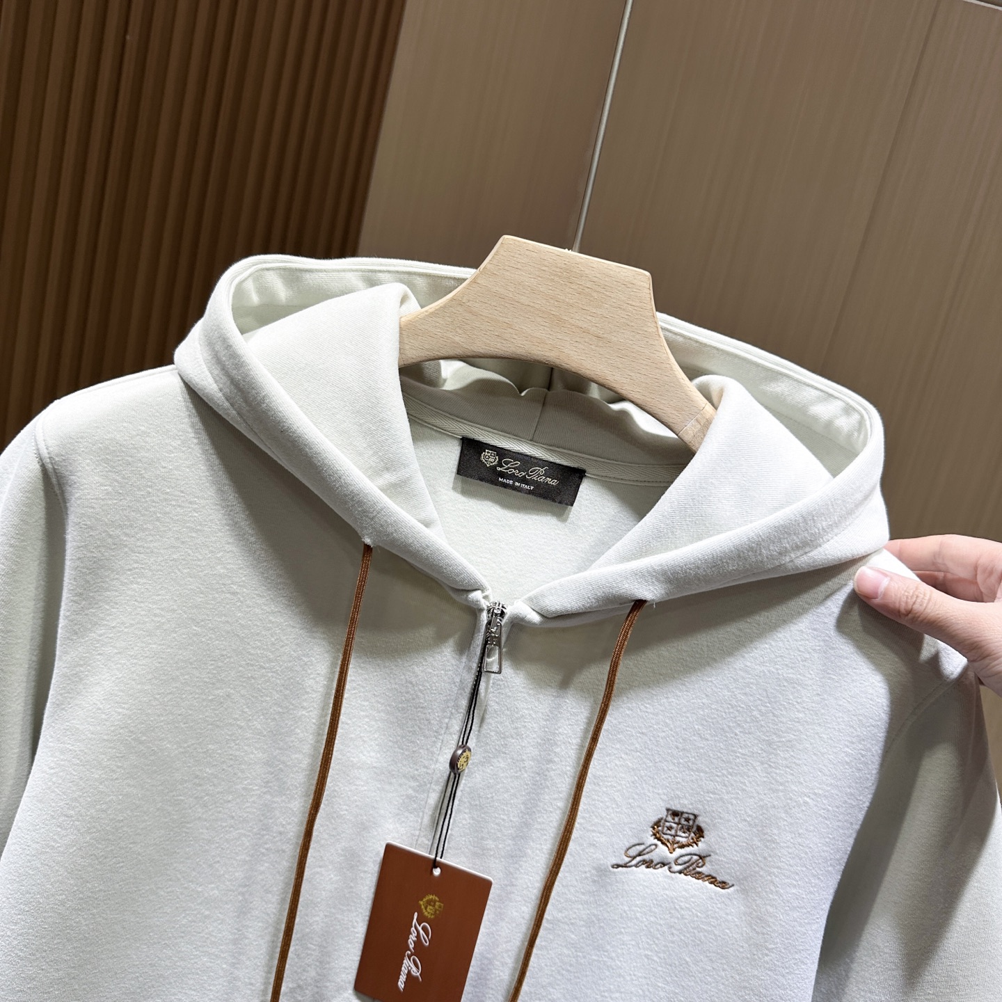 /套 🆕🆕🆕【Loro piana】老钱风经典图腾刺绣标识运动休闲套装Loro piana家新款套装以其