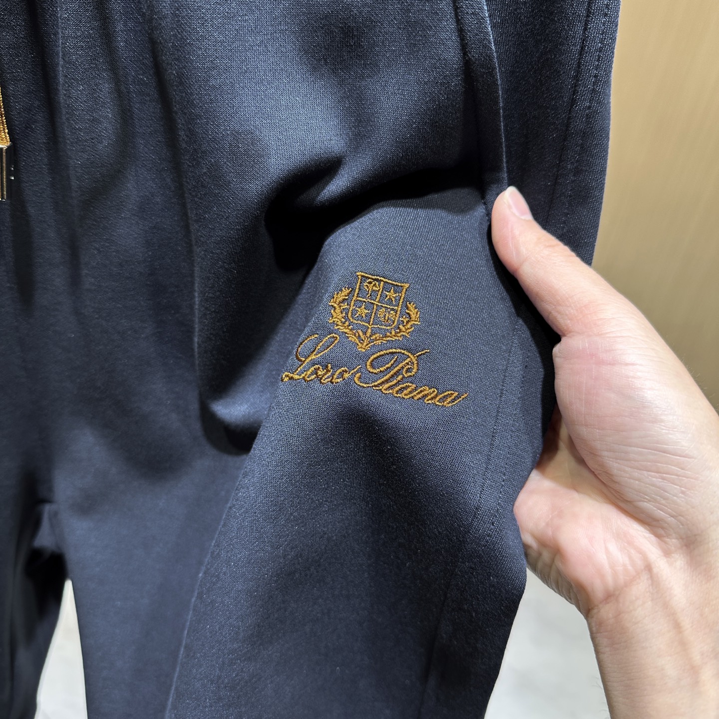 /套 🆕🆕🆕【Loro piana】老钱风经典图腾刺绣标识运动休闲套装Loro piana家新款套装以其