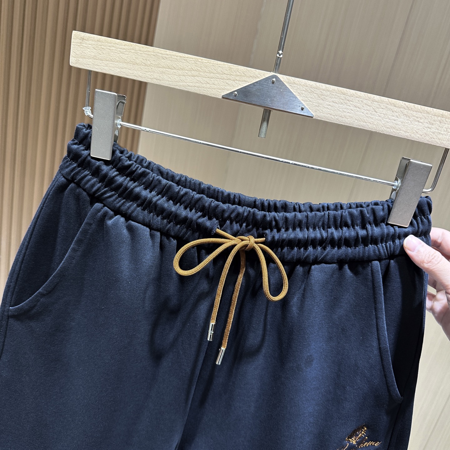 /套 🆕🆕🆕【Loro piana】老钱风经典图腾刺绣标识运动休闲套装Loro piana家新款套装以其