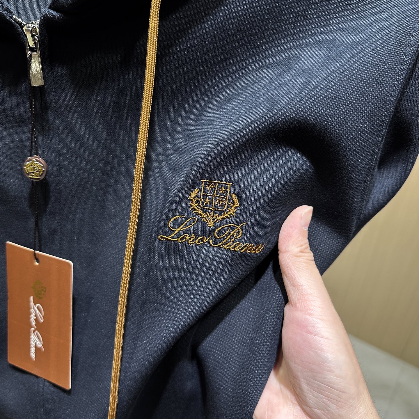 /套 🆕🆕🆕【Loro piana】老钱风经典图腾刺绣标识运动休闲套装Loro piana家新款套装以其