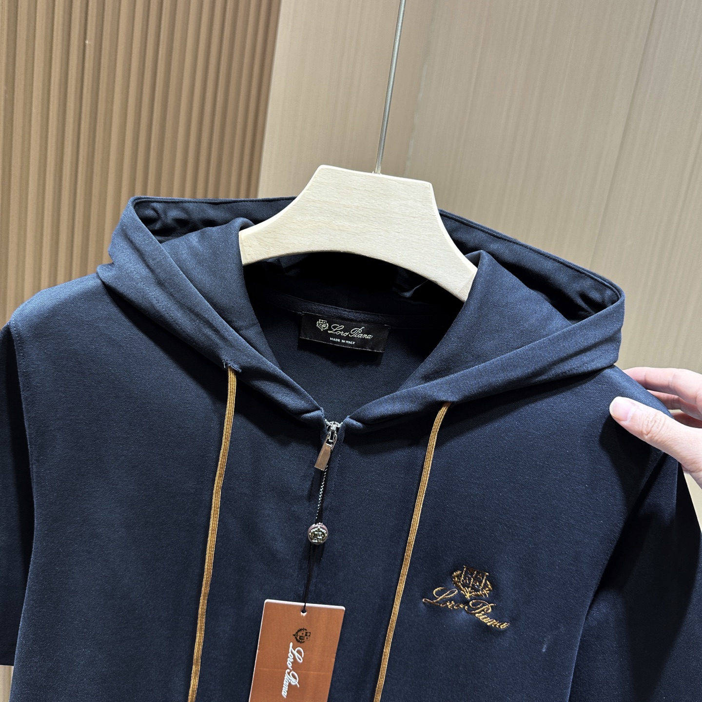 /套 🆕🆕🆕【Loro piana】老钱风经典图腾刺绣标识运动休闲套装Loro piana家新款套装以其
