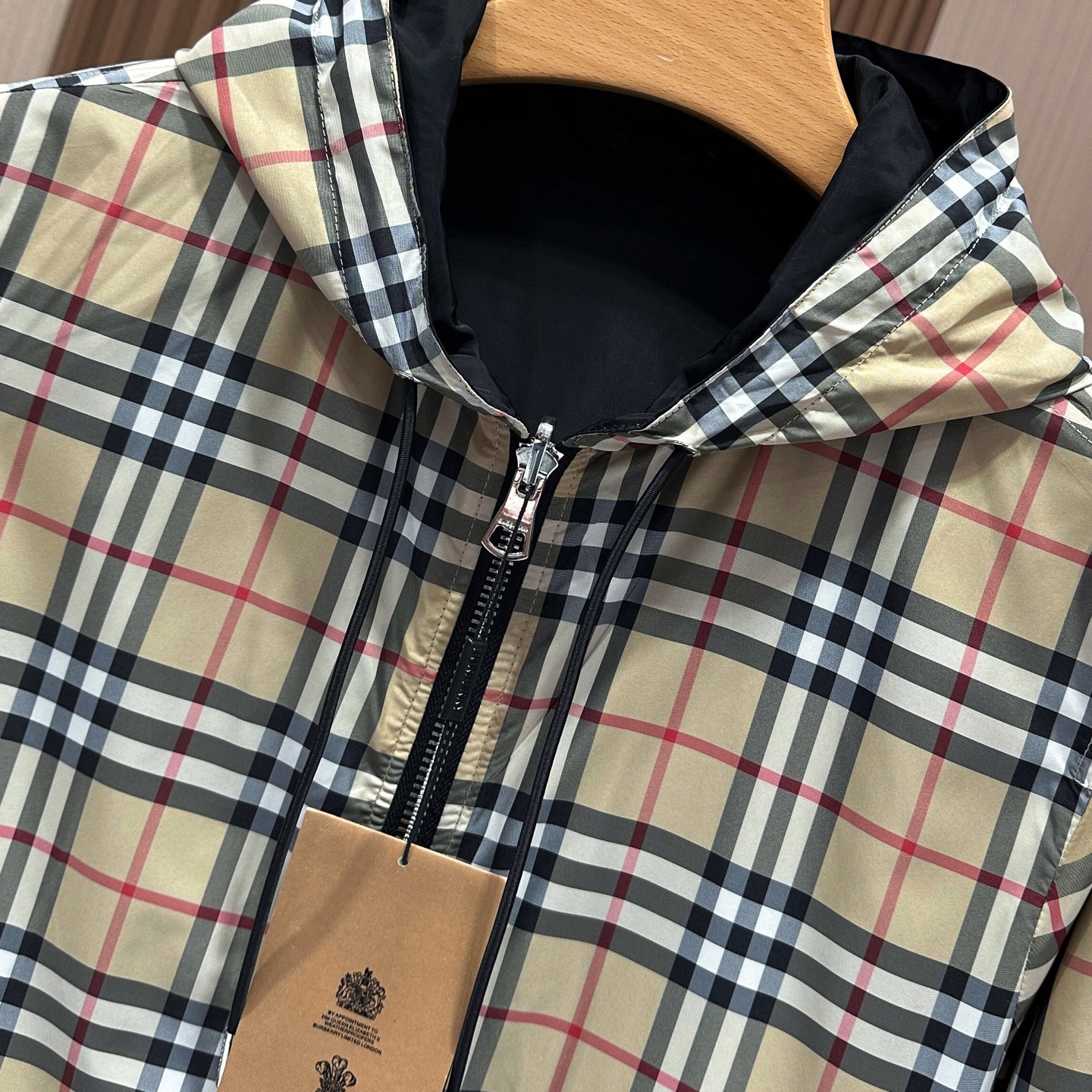 “Burberry Double-Faced Jackets: Original Custom Design with Face-Net, Windproof, and Heated Features” - 图片 3