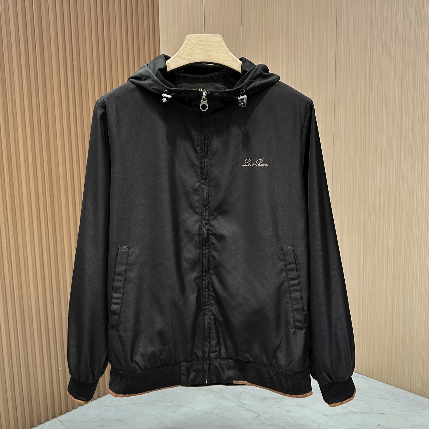 Italian Style Luxury Jacket for Business and Outdoor Recreation: LP Family Aesthetics in Action - 图片 1