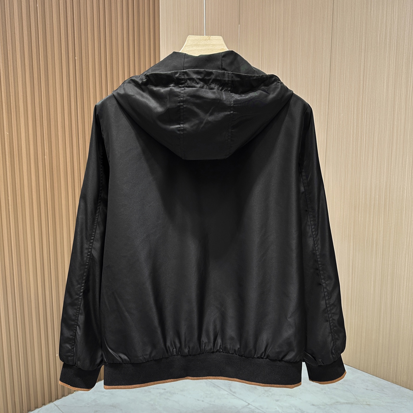 Italian Style Luxury Jacket for Business and Outdoor Recreation: LP Family Aesthetics in Action - 图片 2