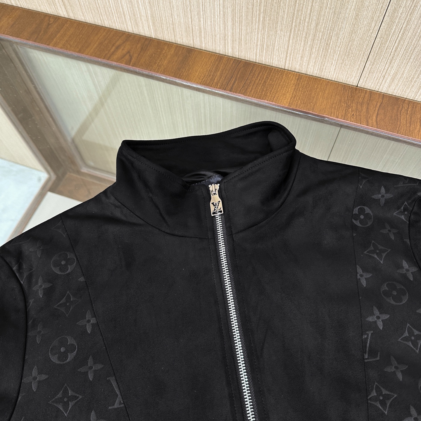 “High-Level Deer Velvet Jacket for Autumn & Winter with Unique Design and Quality Fabric | Fashionable & Warm” - 图片 3