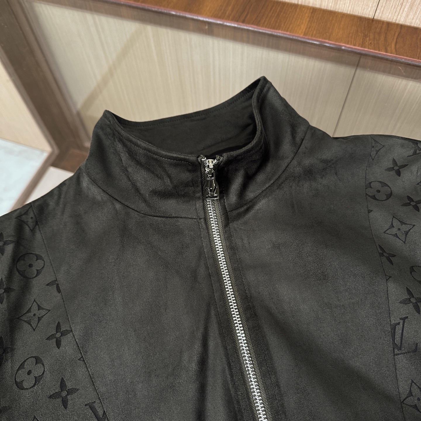 “High-Level Deer Velvet Jacket for Autumn and Winter with Unique Design and Sensory Fabric” - 图片 3
