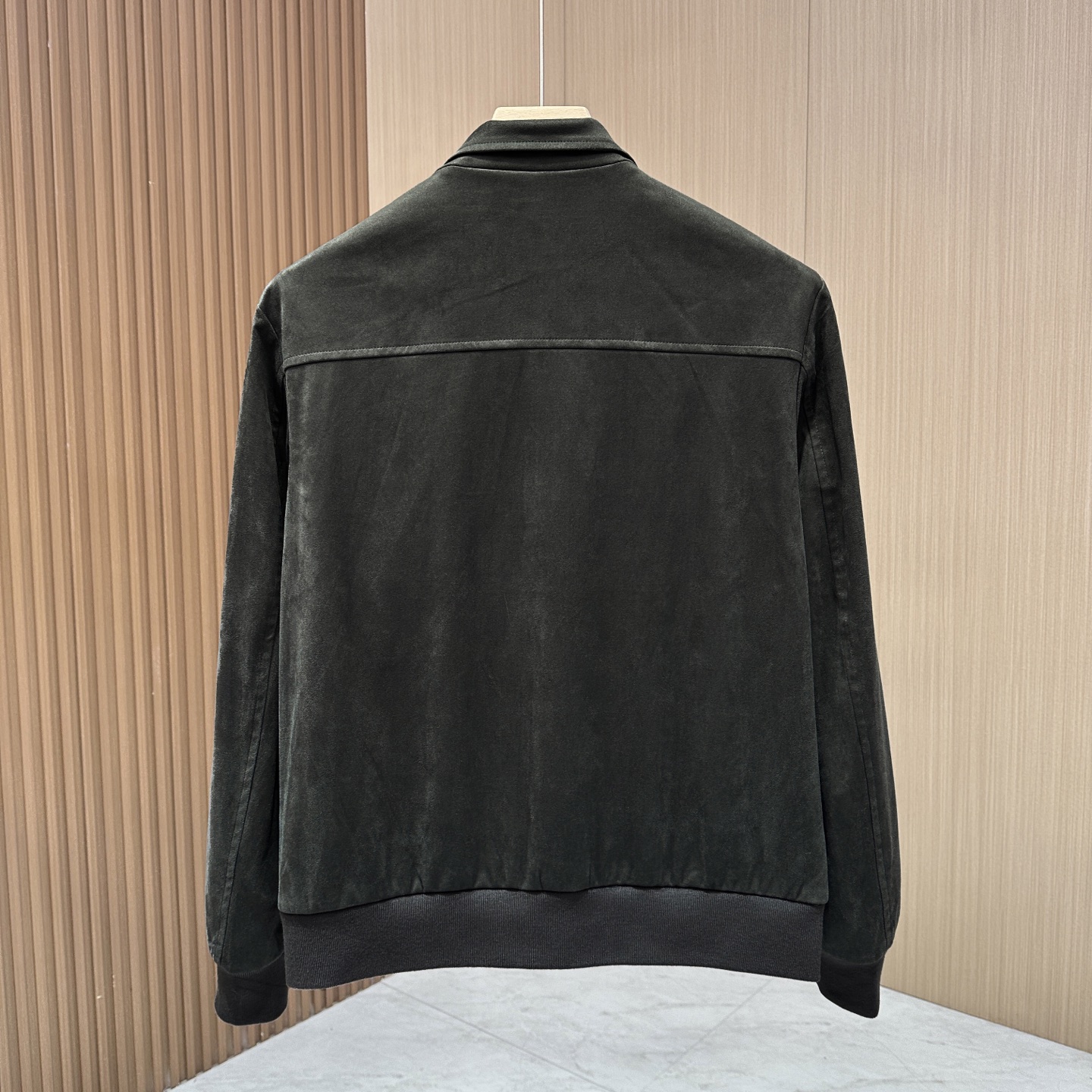 “High-Level Deer Velvet Jacket for Autumn and Winter with Unique Design and Sensory Fabric” - 图片 2