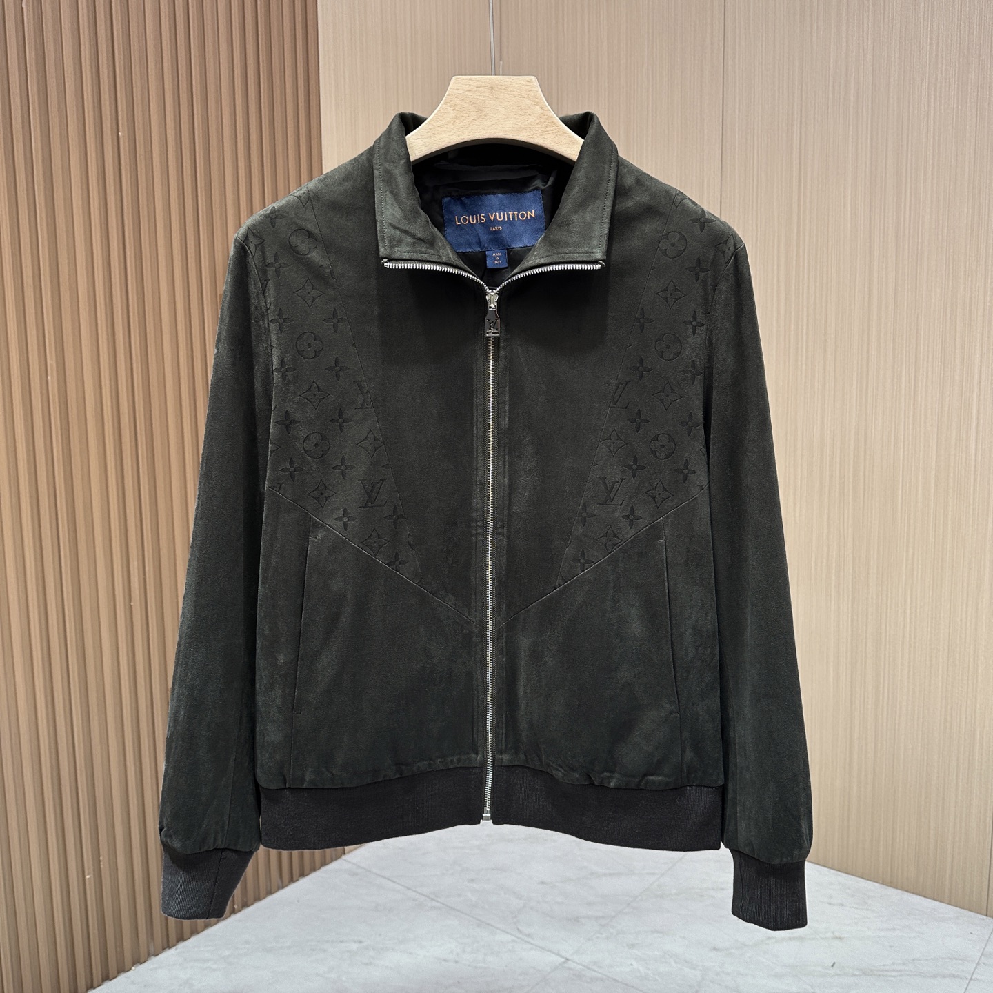 “High-Level Deer Velvet Jacket for Autumn and Winter with Unique Design and Sensory Fabric” - 图片 1