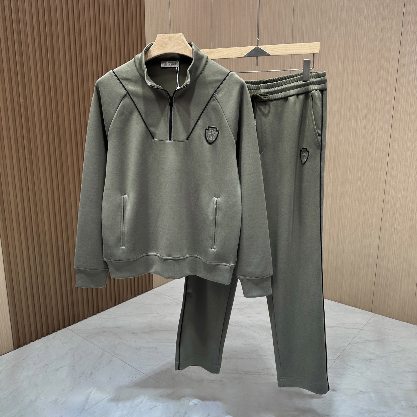 “Low-Key Luxury: Brunello Cucinelli Fall/Winter Collection 2022 for the Modern Gentleman” - 图片 1
