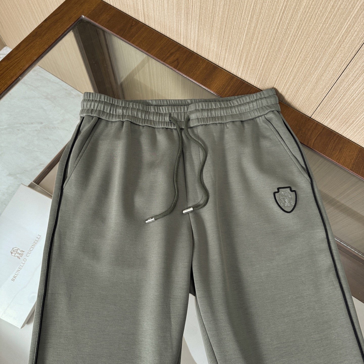 “Low-Key Luxury: Brunello Cucinelli Fall/Winter Collection 2022 for the Modern Gentleman” - 图片 4