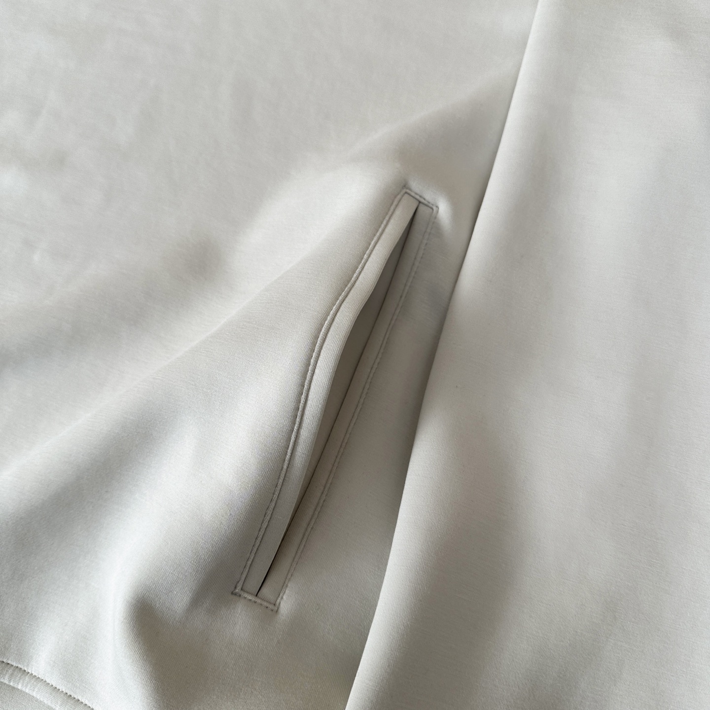 “Brunello Cucinelli Fall/Winter Collection: Luxurious, Stylish, High-Quality Men’s Fashion in Neutral Tones” - 图片 8