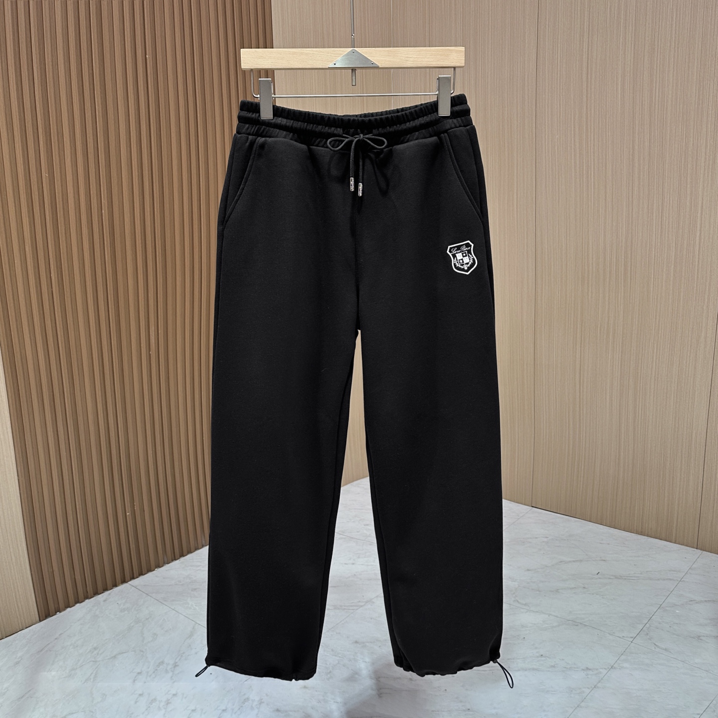 “New Men’s Leisure Zipper Suit with Unique Design and High-End Fabric” - 图片 2