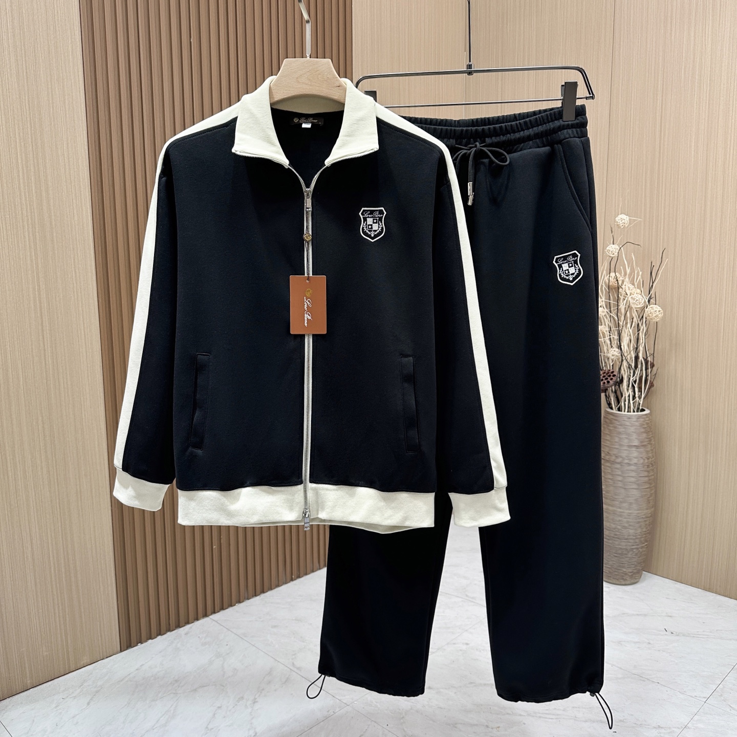 “Men’s Leisure Zipper Suit with Micro-Legged Pants and Fine Cotton Fabric – Top Quality” - 图片 1