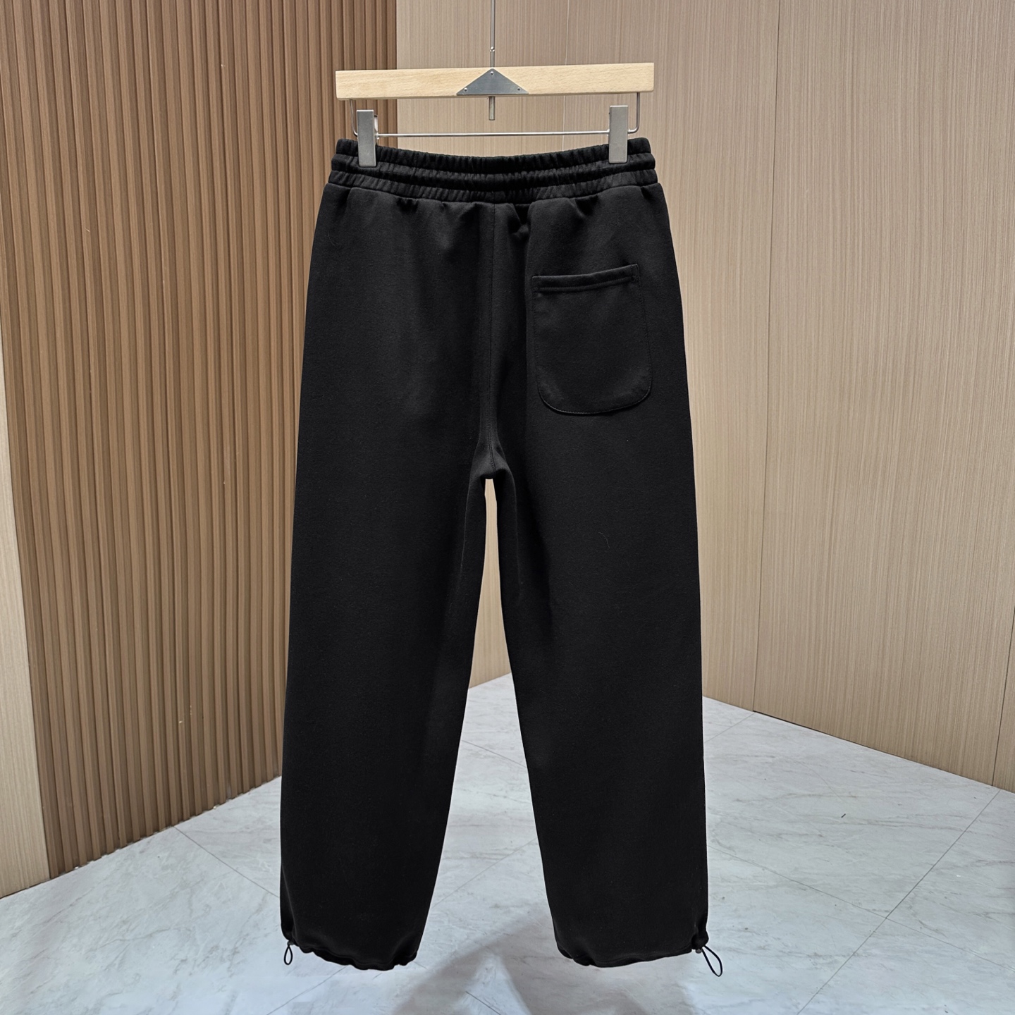 “New Men’s Leisure Zipper Suit with Unique Design and High-End Fabric” - 图片 3