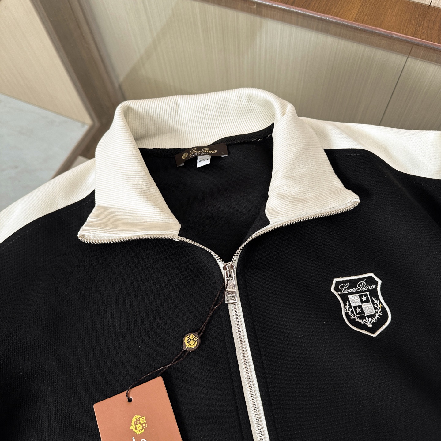 “Men’s Leisure Zipper Suit with Micro-Legged Pants and Fine Cotton Fabric – Top Quality” - 图片 4