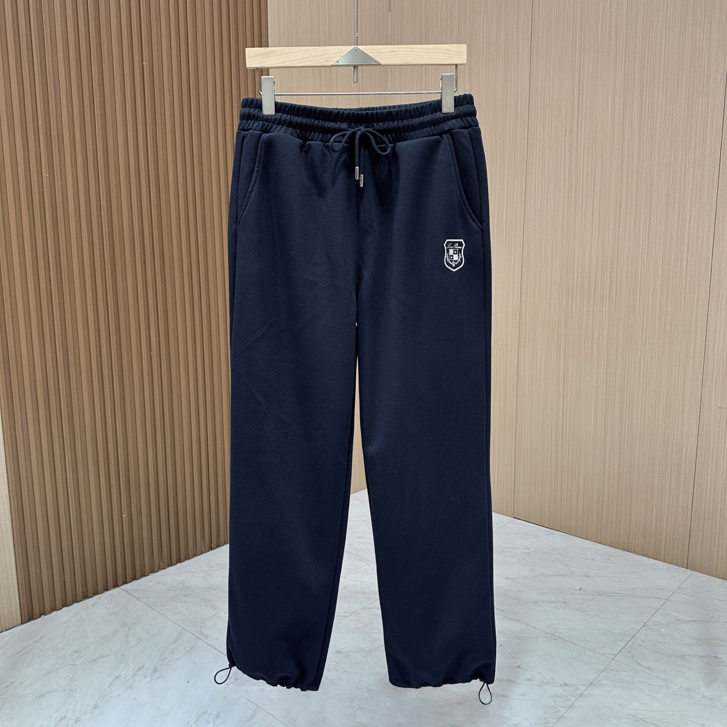 “City Outdoor Recreation Suit: New Men’s Leisure Zipper Suit with Fine Cotton Fabric and Unique Design” - 图片 2