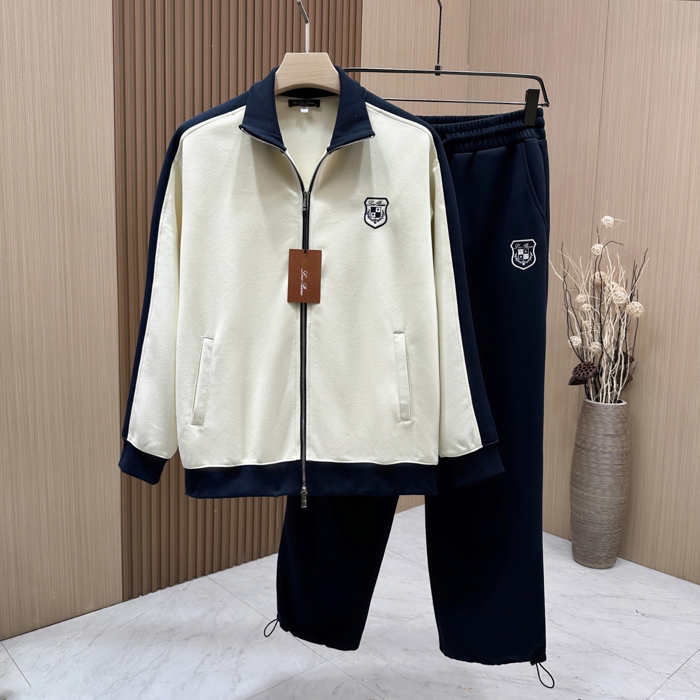 “New Men’s Outdoor Recreation Zipper Suit with Fine Cotton Fabric and Unique Design | Top Quality Cabinets” - 图片 1
