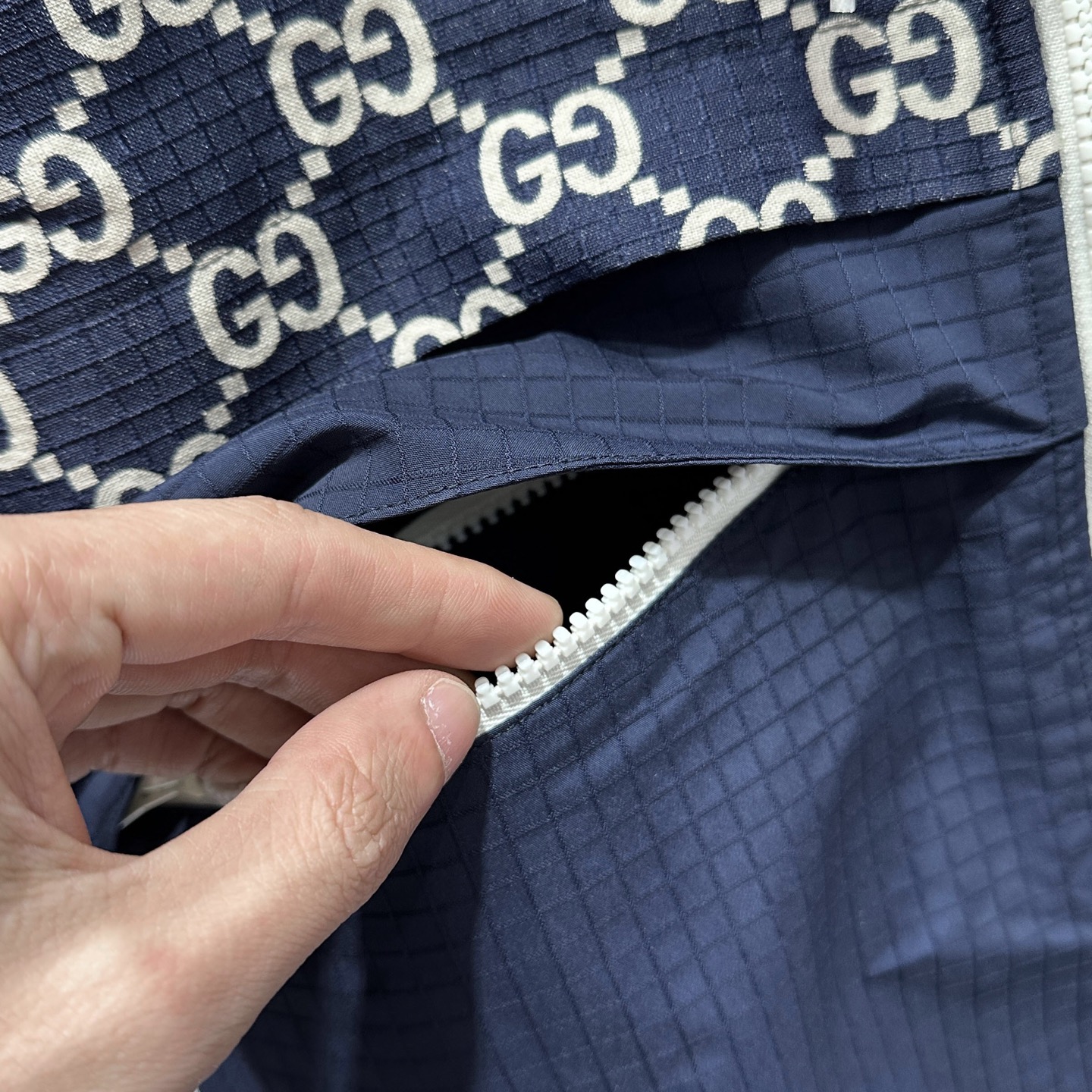“Gucci Hat-Recreation Jacket: High-End Quality, Custom Design, Top-Dressed, Super Comfy, Blue, M-3XL” - 图片 7