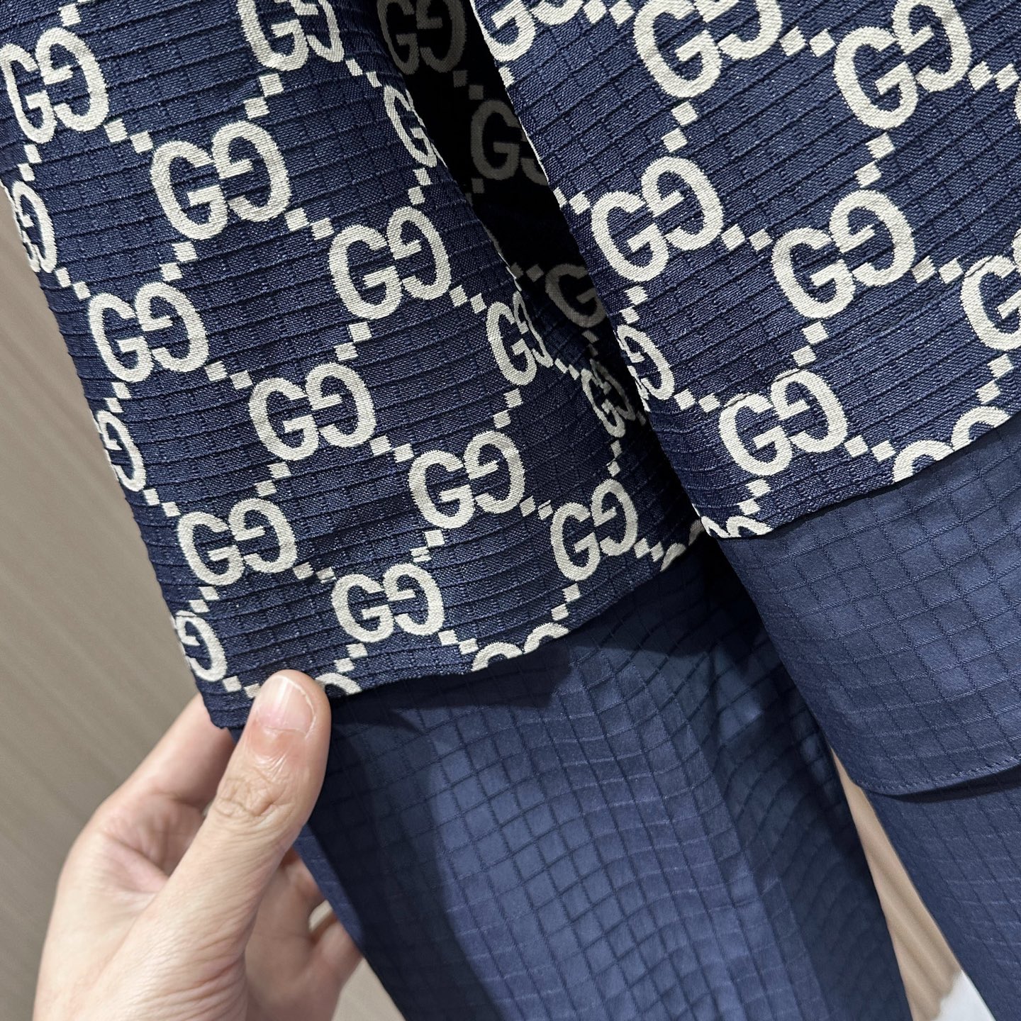 “Gucci Hat-Recreation Jacket: High-End Quality, Custom Design, Top-Dressed, Super Comfy, Blue, M-3XL” - 图片 6