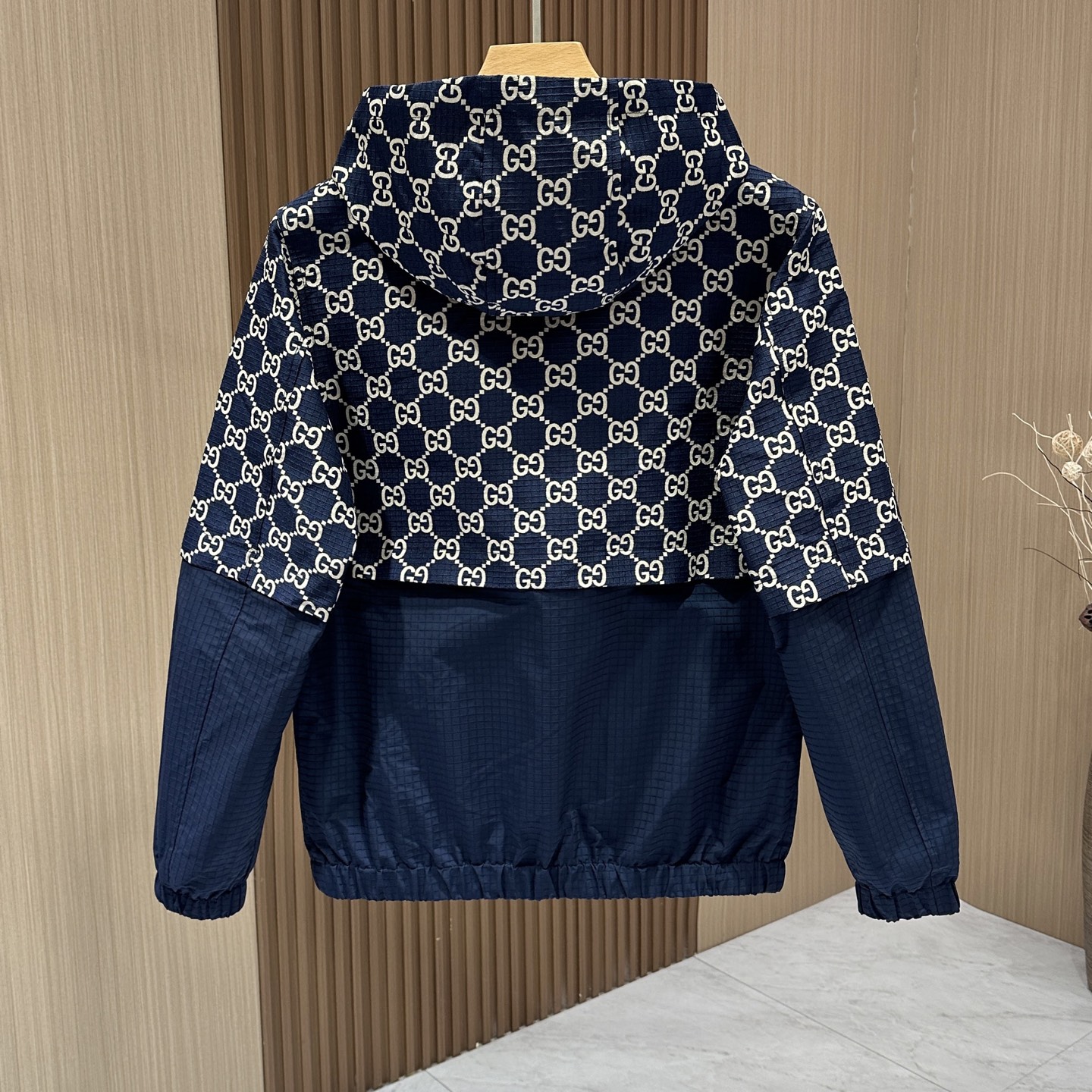 “Gucci Hat-Recreation Jacket: High-End Quality, Custom Design, Top-Dressed, Super Comfy, Blue, M-3XL” - 图片 2