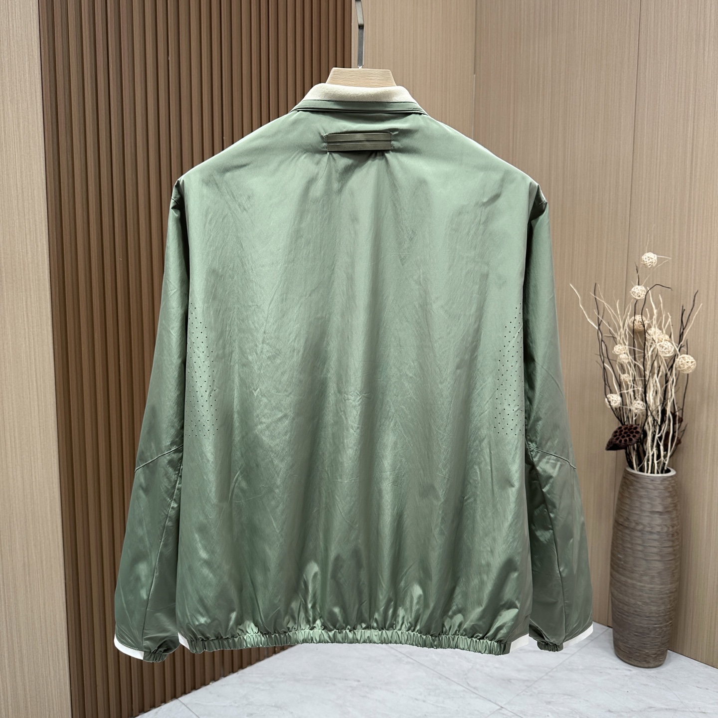 Zegna Genia’s High-Quality Winter Jacket with Unique Artery Design - 图片 2
