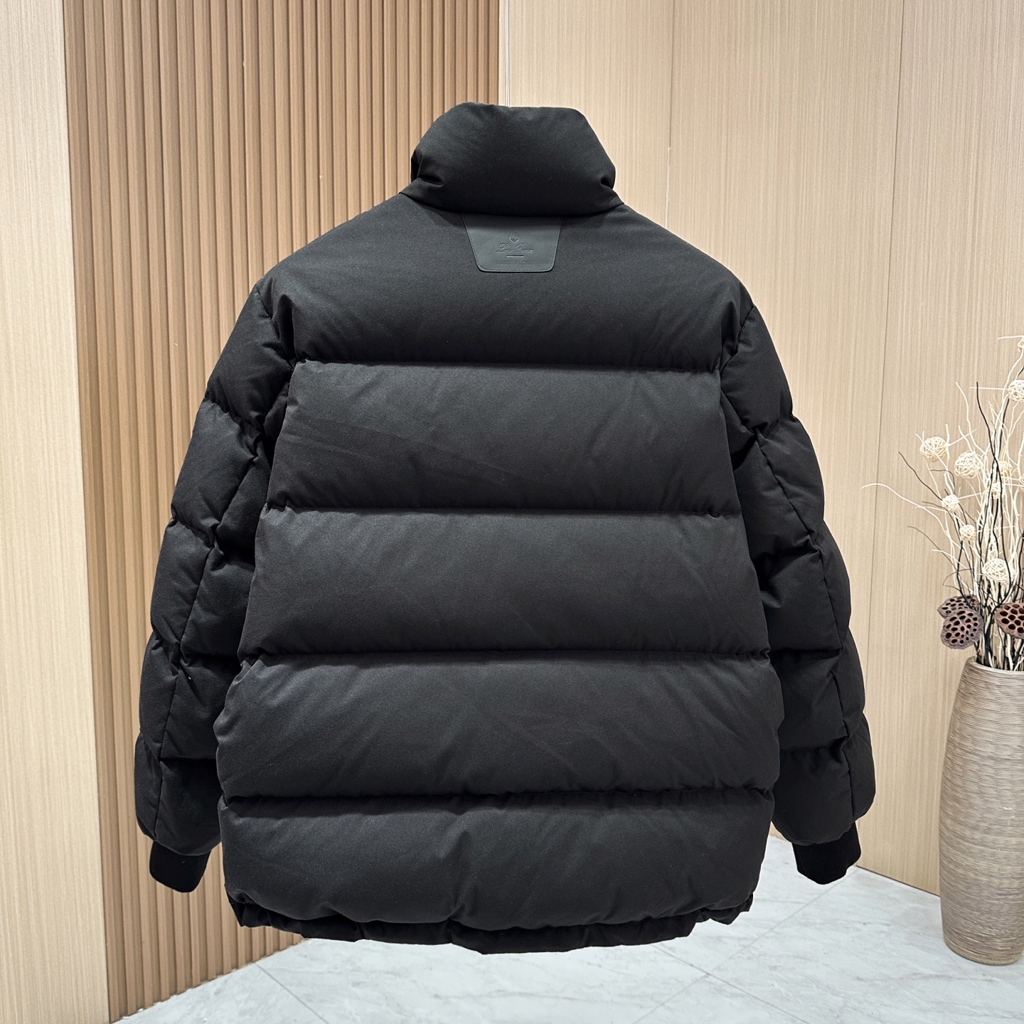 🆕🆕🆕【Loro Piana】-诺悠翩雅 #lP🆕秋冬时尚老钱风立领羽绒服,轻奢老钱风时尚休闲风格,香港