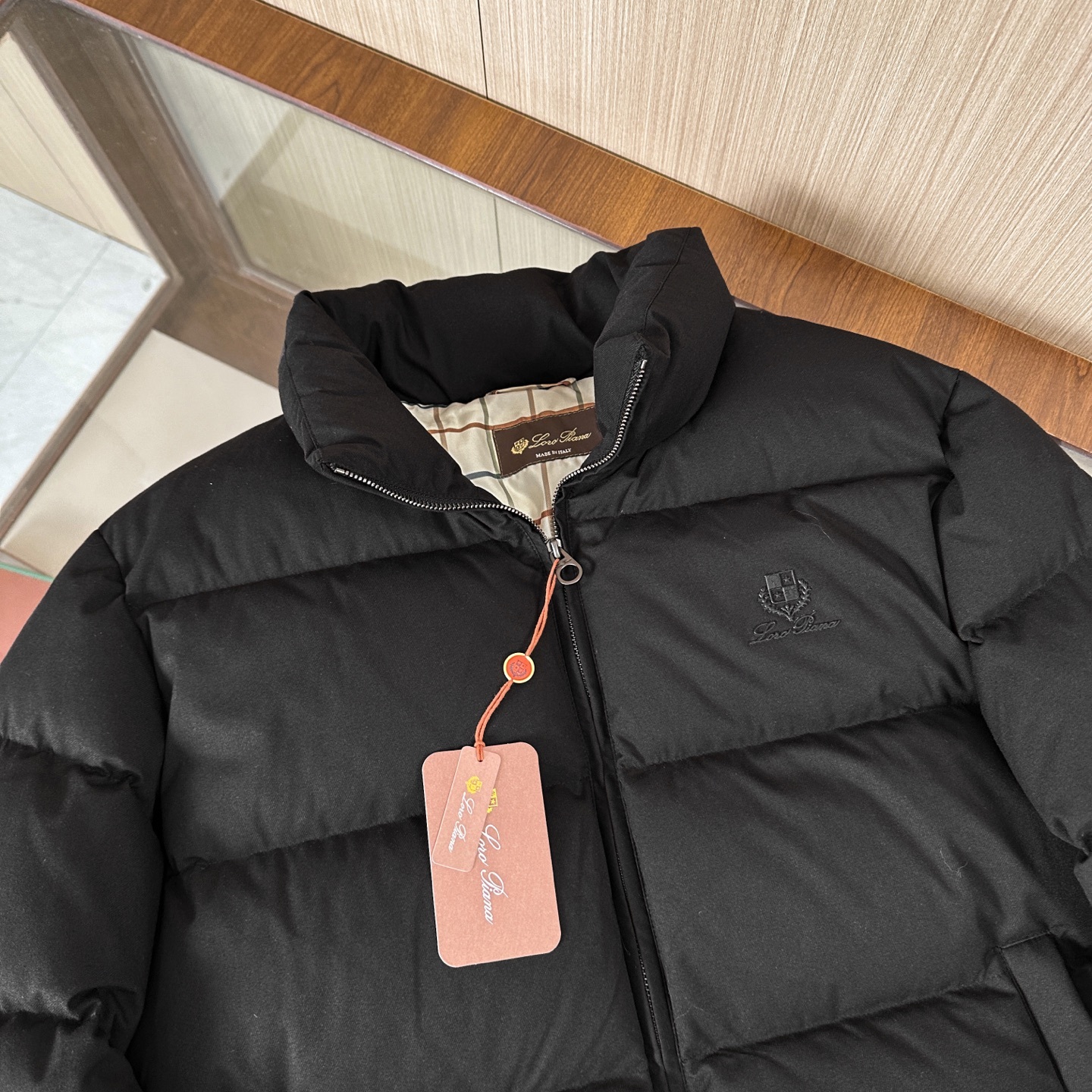 🆕🆕🆕【Loro Piana】-诺悠翩雅 #lP🆕秋冬时尚老钱风立领羽绒服,轻奢老钱风时尚休闲风格,香港