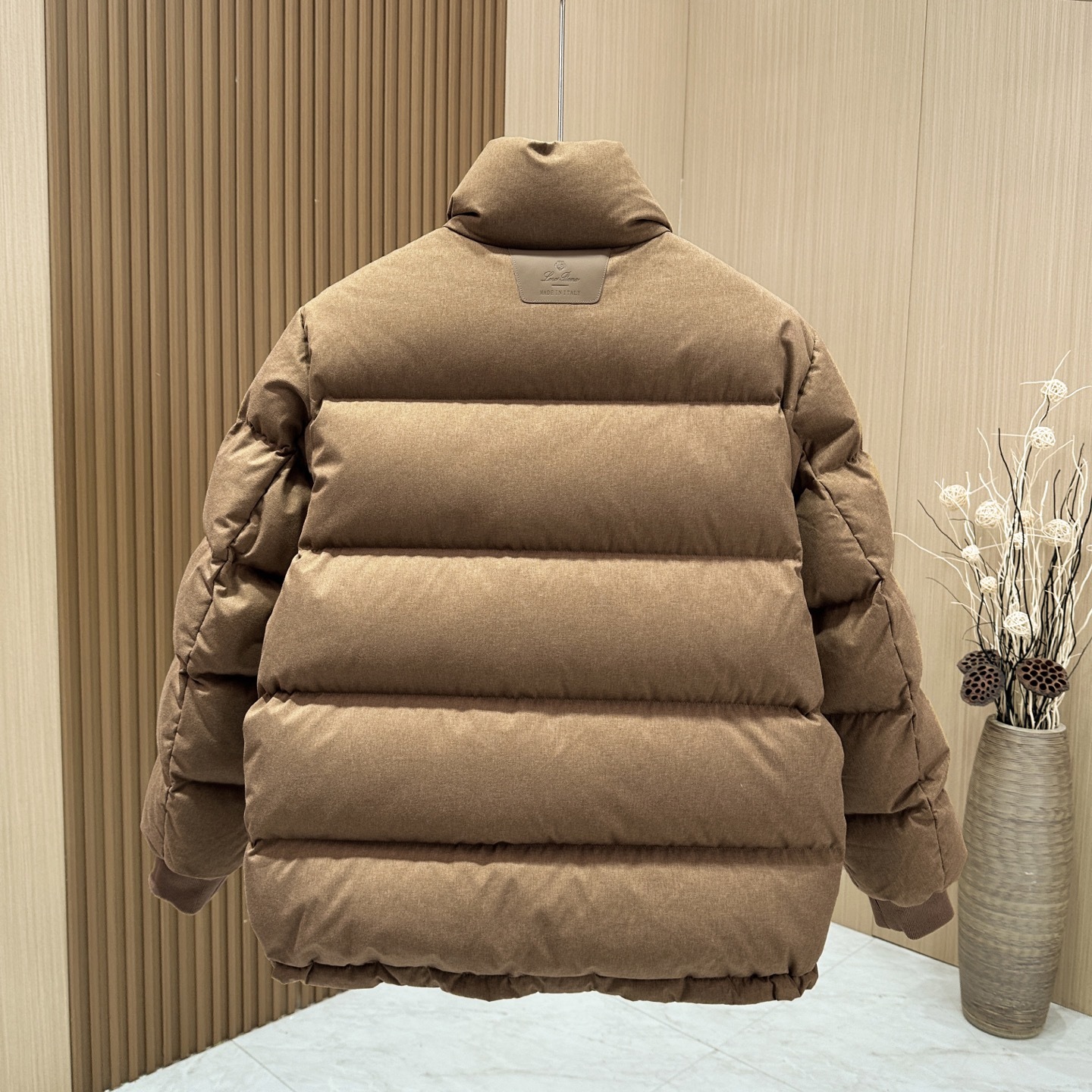 🆕🆕🆕【Loro Piana】-诺悠翩雅 #lP🆕秋冬时尚老钱风立领羽绒服,轻奢老钱风时尚休闲风格,香港