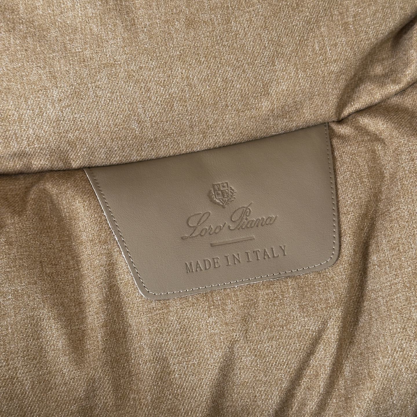 🆕🆕🆕【Loro Piana】-诺悠翩雅 #lP🆕秋冬时尚老钱风立领羽绒服,轻奢老钱风时尚休闲风格,香港