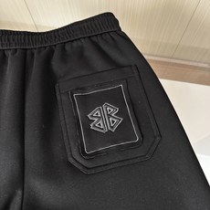 🆕🆕🆕BALENCIAGA 巴黎世家2025秋冬休闲裤,采用纯棉面料制作,舒适柔软,前面凹凸压胶精致的L 🆕🆕🆕BALENCIAGA 巴黎世家2025秋冬休闲裤,采用纯棉面料制作,舒适柔软,前面凹凸压胶精致的L
