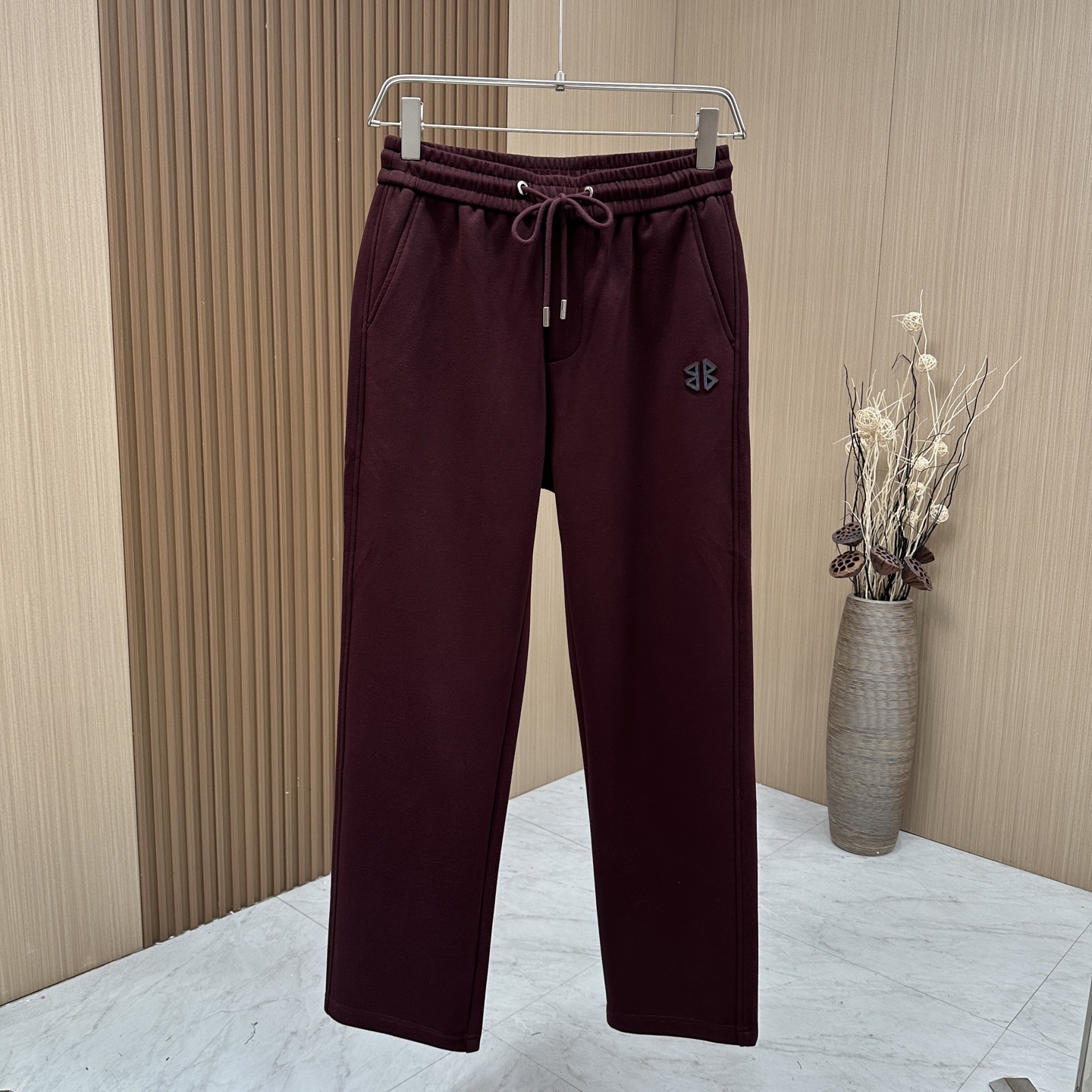 🆕🆕🆕BALENCIAGA 巴黎世家2025秋冬休闲裤，采用纯棉面料制作，舒适柔软，前面凹凸压胶精致的L
