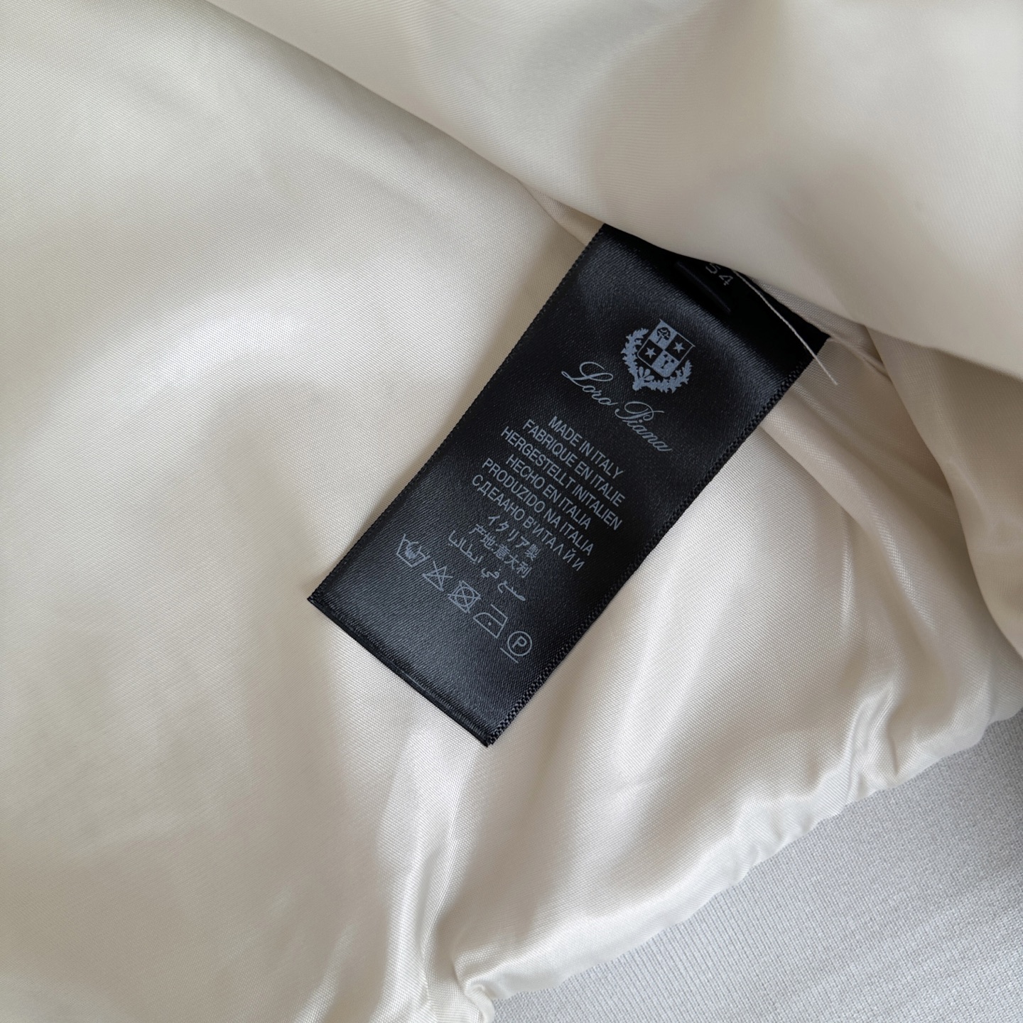 🆕🆕🆕【Loro Pina】诺悠翩雅 春夏新品前襟翻盖口袋麻料夹克，轻商务的休闲之选，在都市生活的快节奏