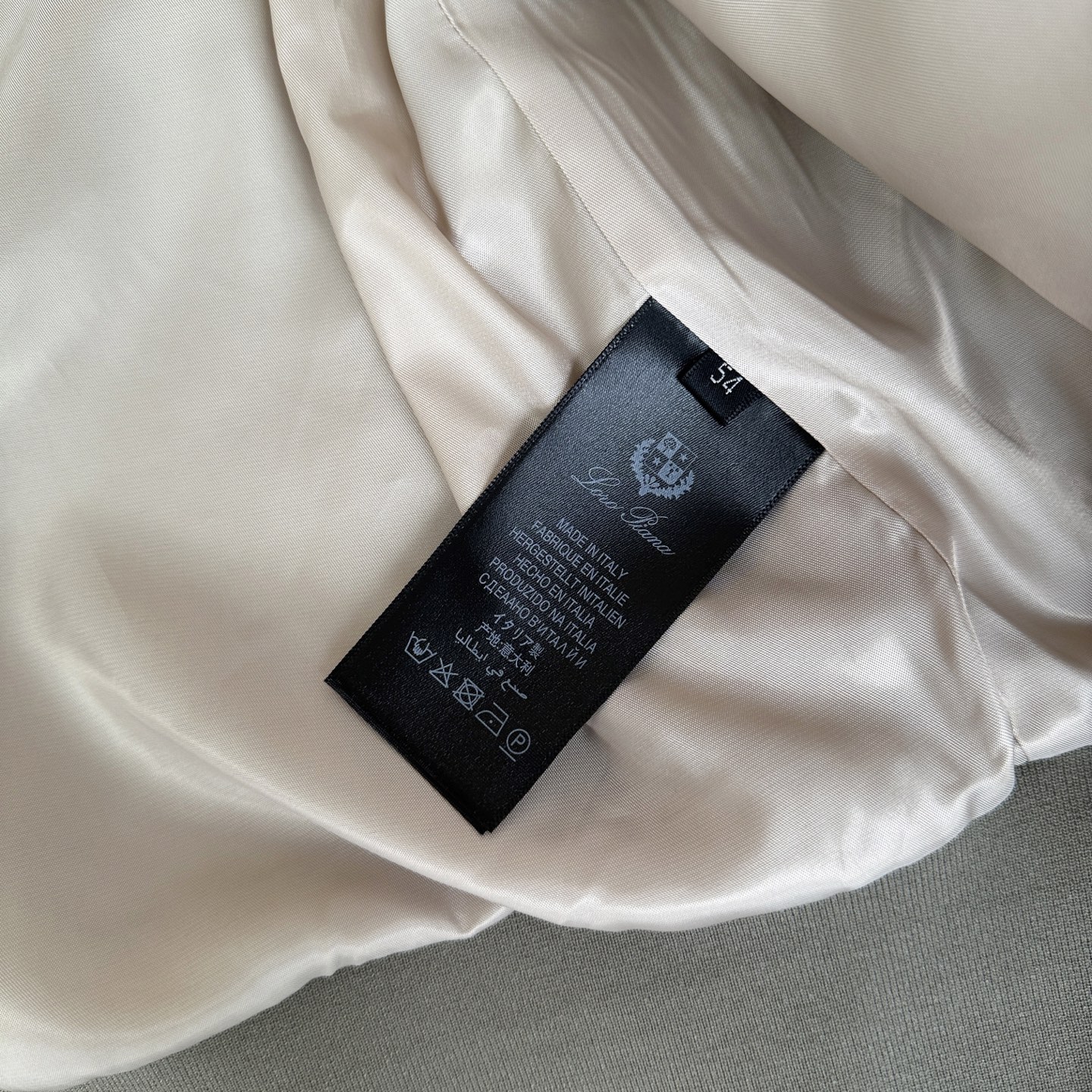 🆕🆕🆕【Loro Pina】诺悠翩雅 春夏新品前襟翻盖口袋麻料夹克，轻商务的休闲之选，在都市生活的快节奏