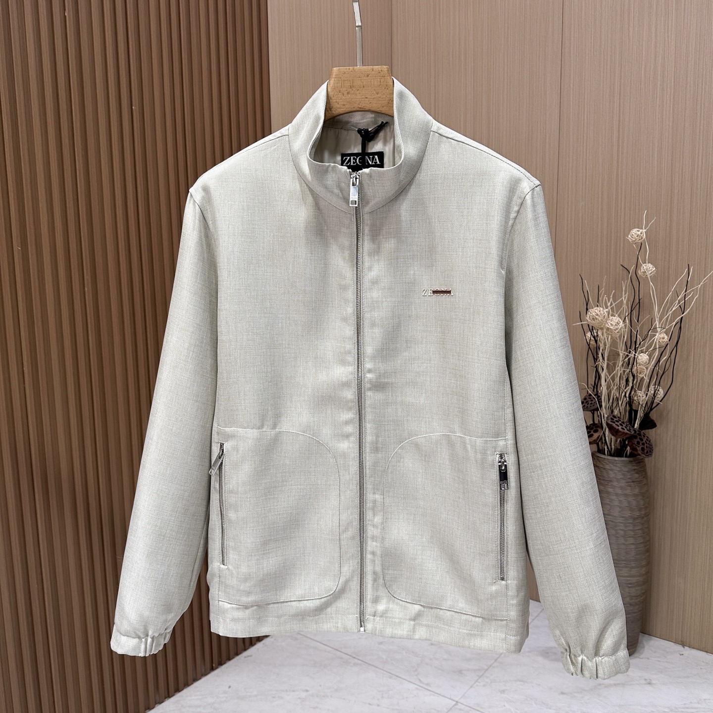 🆕🆕🆕【Zegna】杰尼亚 新款夹克杰家始终秉持着对卓越品质和精湛工艺的不懈追求，推出这款令人倾心的经典