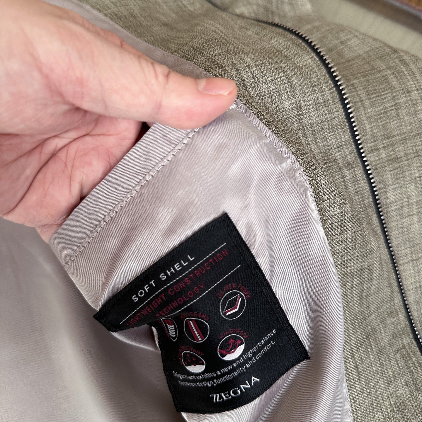 🆕🆕🆕【Zegna】杰尼亚 新款夹克杰家始终秉持着对卓越品质和精湛工艺的不懈追求，推出这款令人倾心的经典