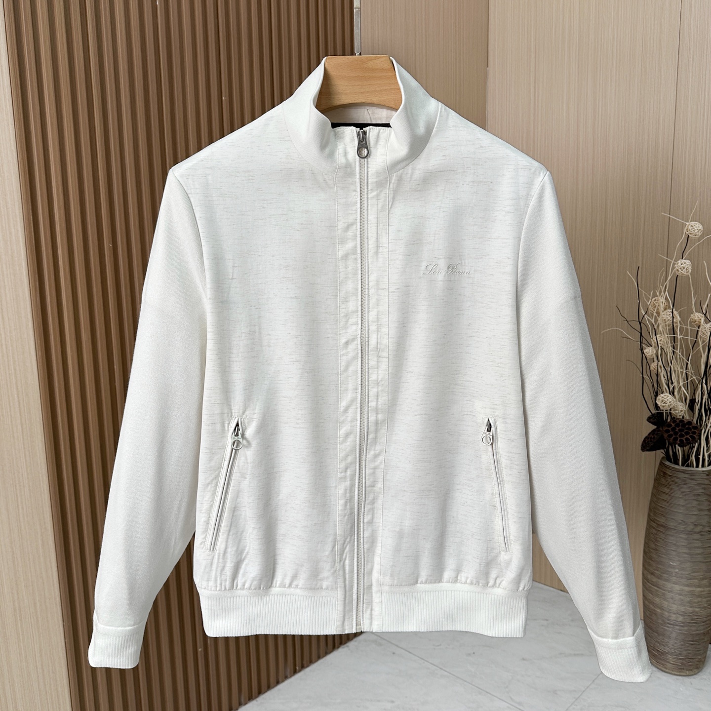 🆕🆕🆕【Loro Pina】诺悠翩雅 新品男士经典飞行员夹克外套、甄选优质亚麻纤维面料，解锁文艺腔调、经