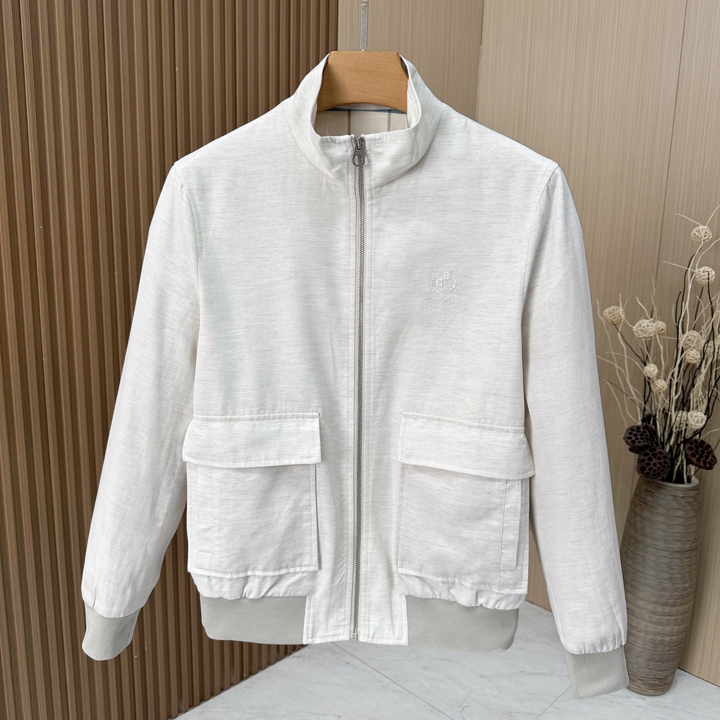 🆕🆕🆕【Loro Pina】诺悠翩雅 新品前襟翻盖口袋精选100%麻料夹克，#经典Loro piana格