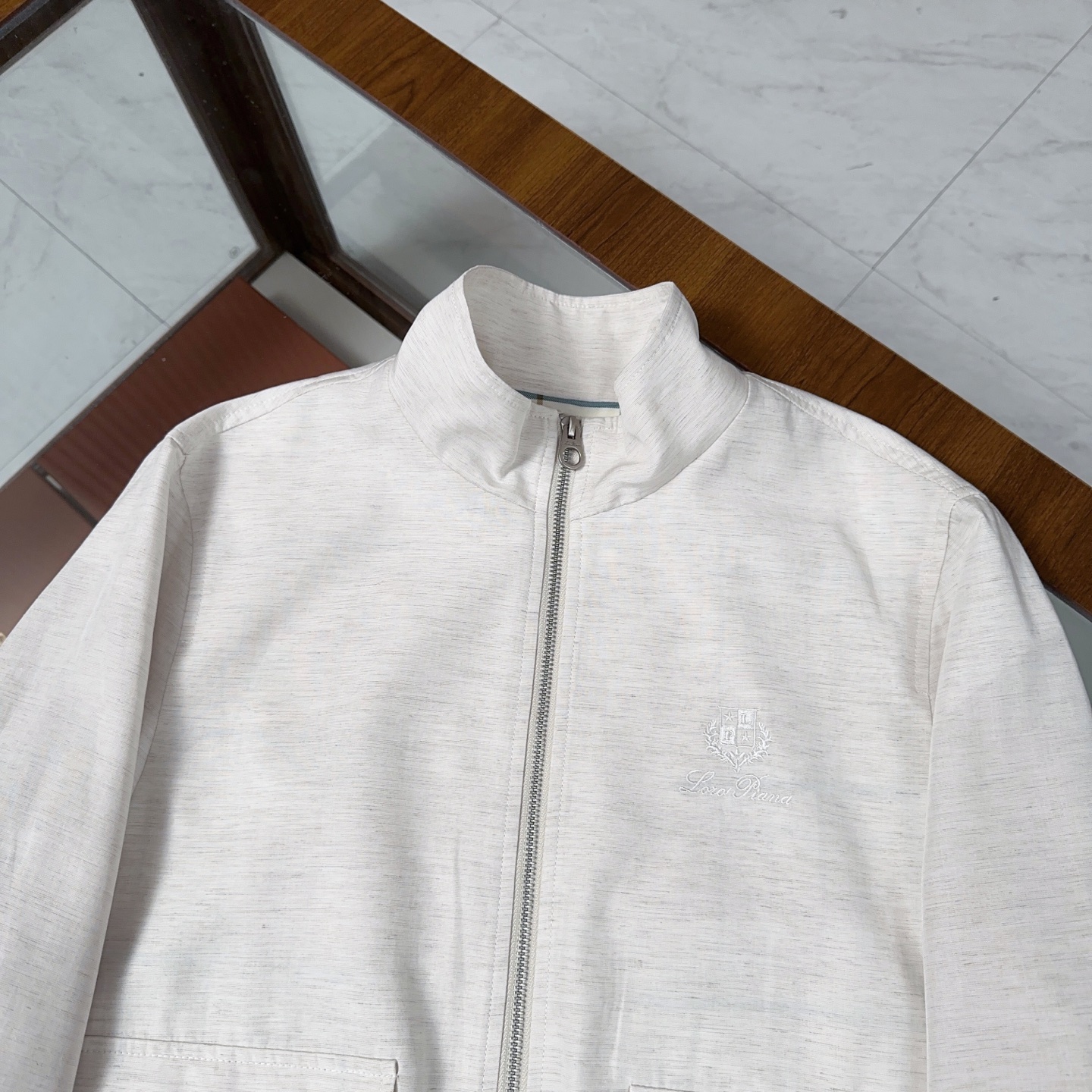 🆕🆕🆕【Loro Pina】诺悠翩雅 新品前襟翻盖口袋精选100%麻料夹克，#经典Loro piana格