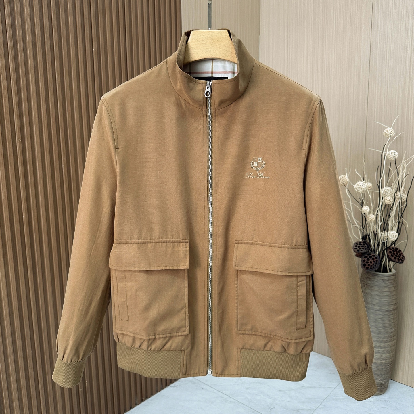 🆕🆕🆕【Loro Pina】诺悠翩雅 新品前襟翻盖口袋精选100%麻料夹克，#经典Loro piana格