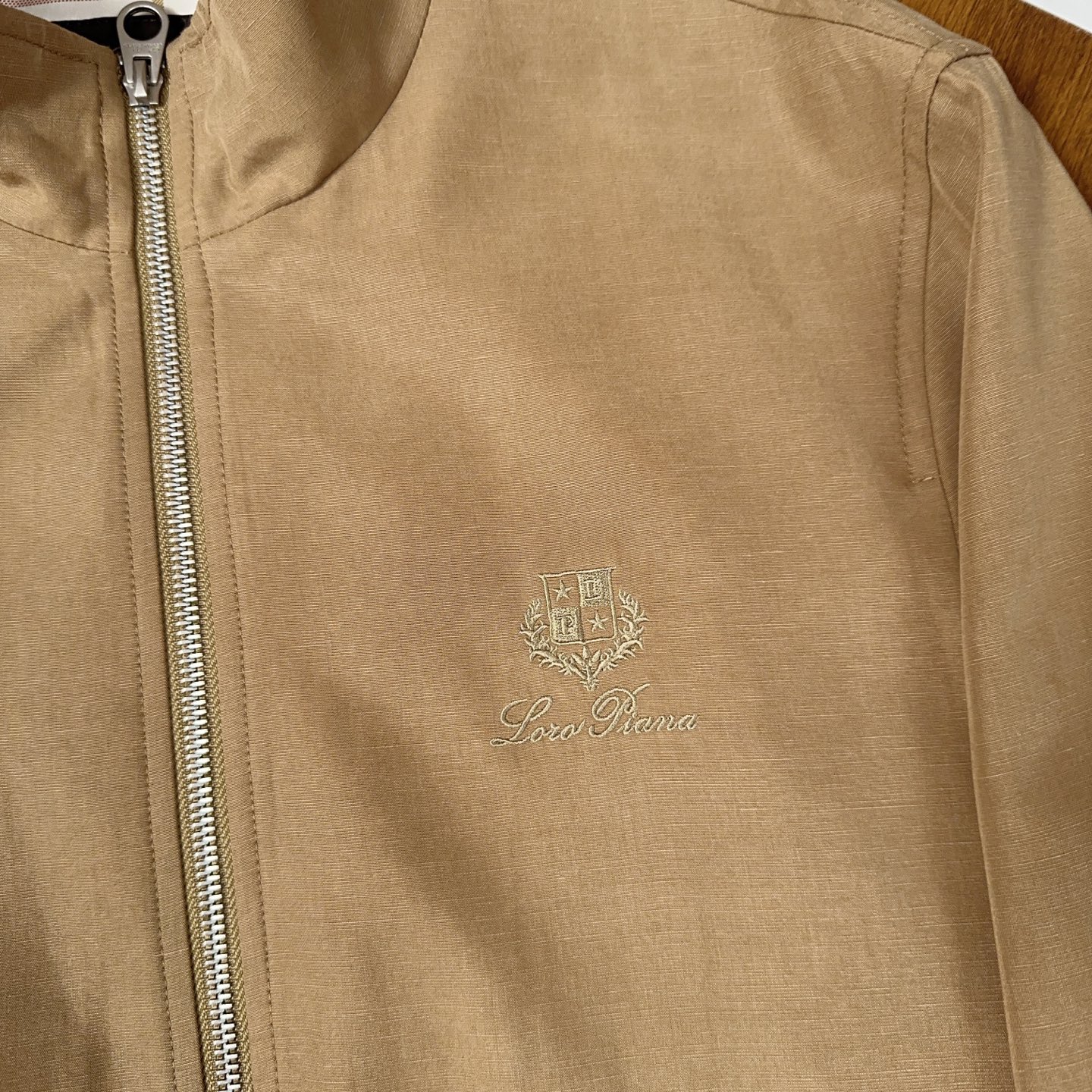 🆕🆕🆕【Loro Pina】诺悠翩雅 新品前襟翻盖口袋精选100%麻料夹克，#经典Loro piana格