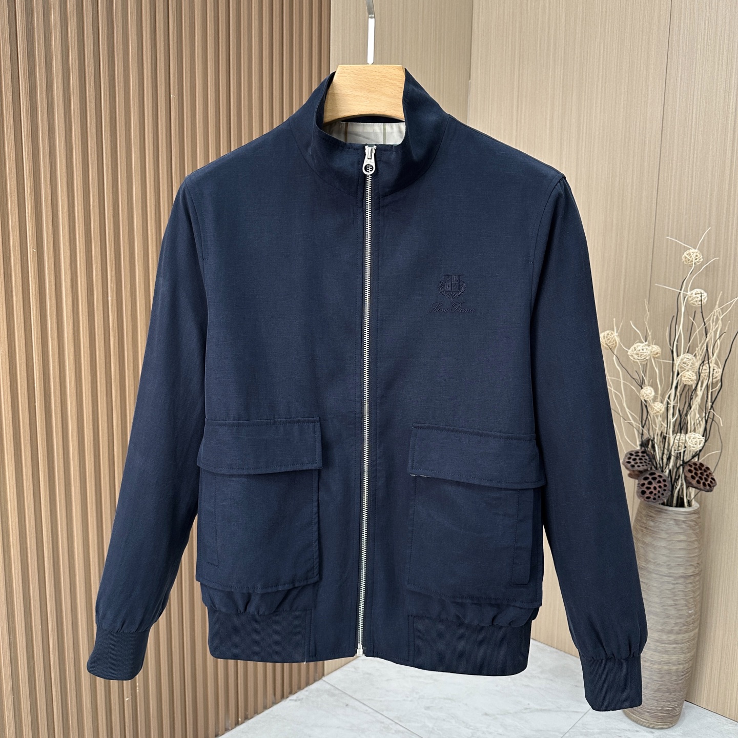 🆕🆕🆕【Loro Pina】诺悠翩雅 新品前襟翻盖口袋精选100%麻料夹克，#经典Loro piana格